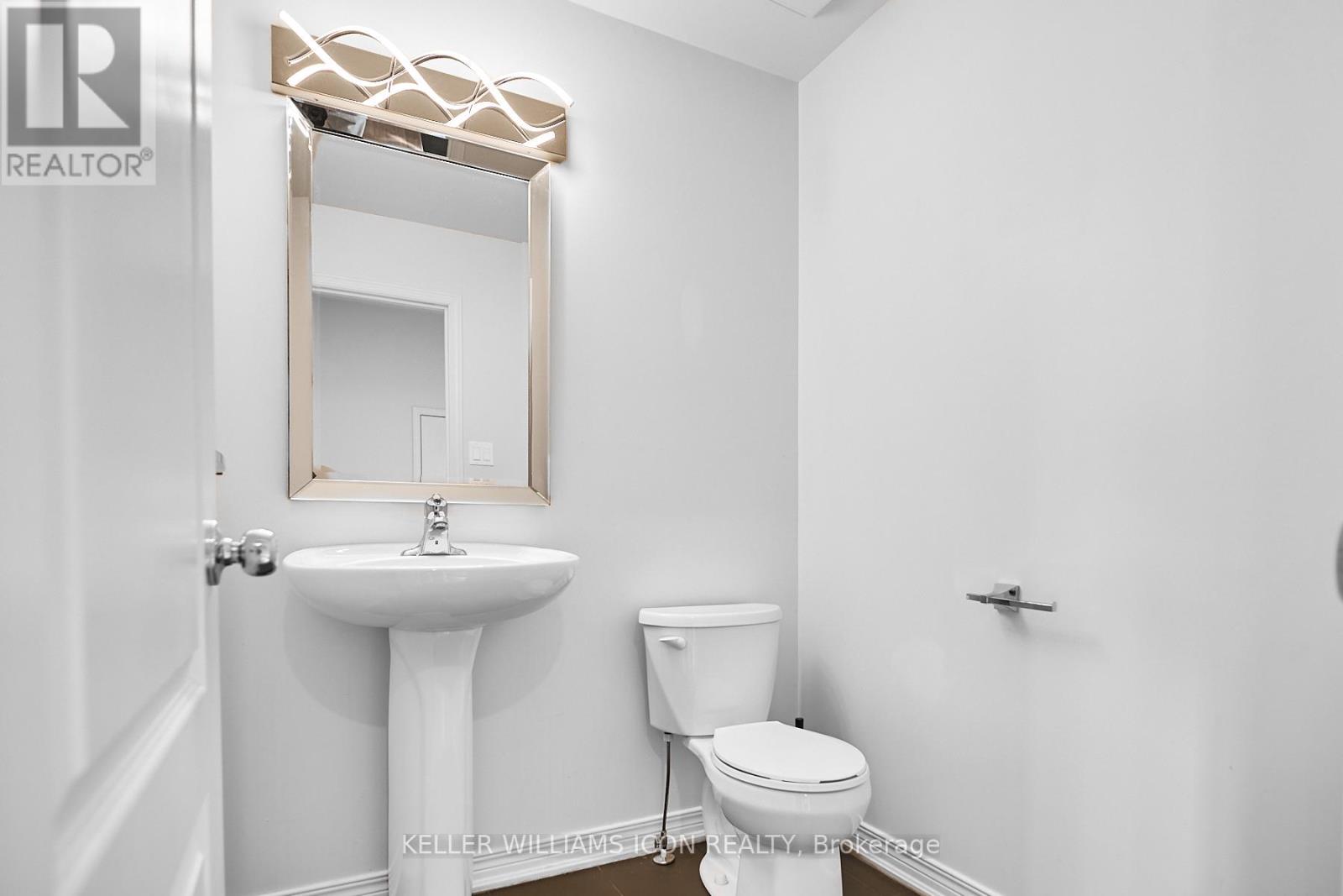 249 Madhu Crescent, Ottawa, Ontario  K2C 4J2 - Photo 4 - X12422939