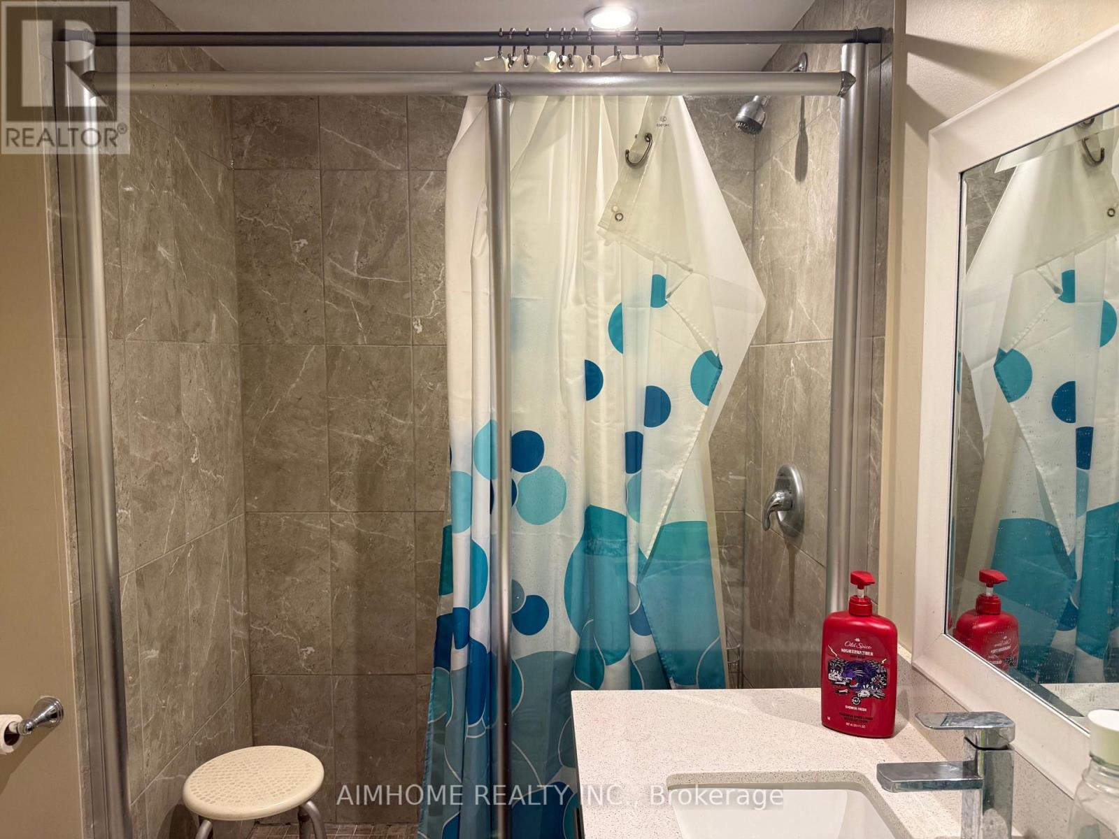 72 La Rose Avenue, Toronto, Ontario  M9P 1B1 - Photo 12 - W12467331