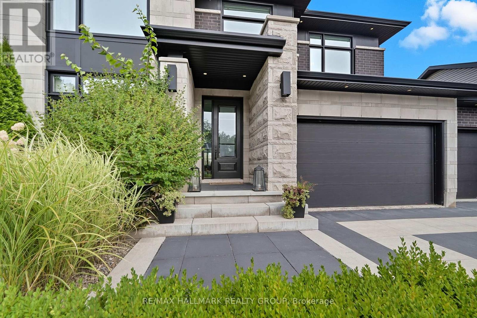 120 Des Tournesols Court, Ottawa, Ontario  K1W 0J2 - Photo 4 - X12515600