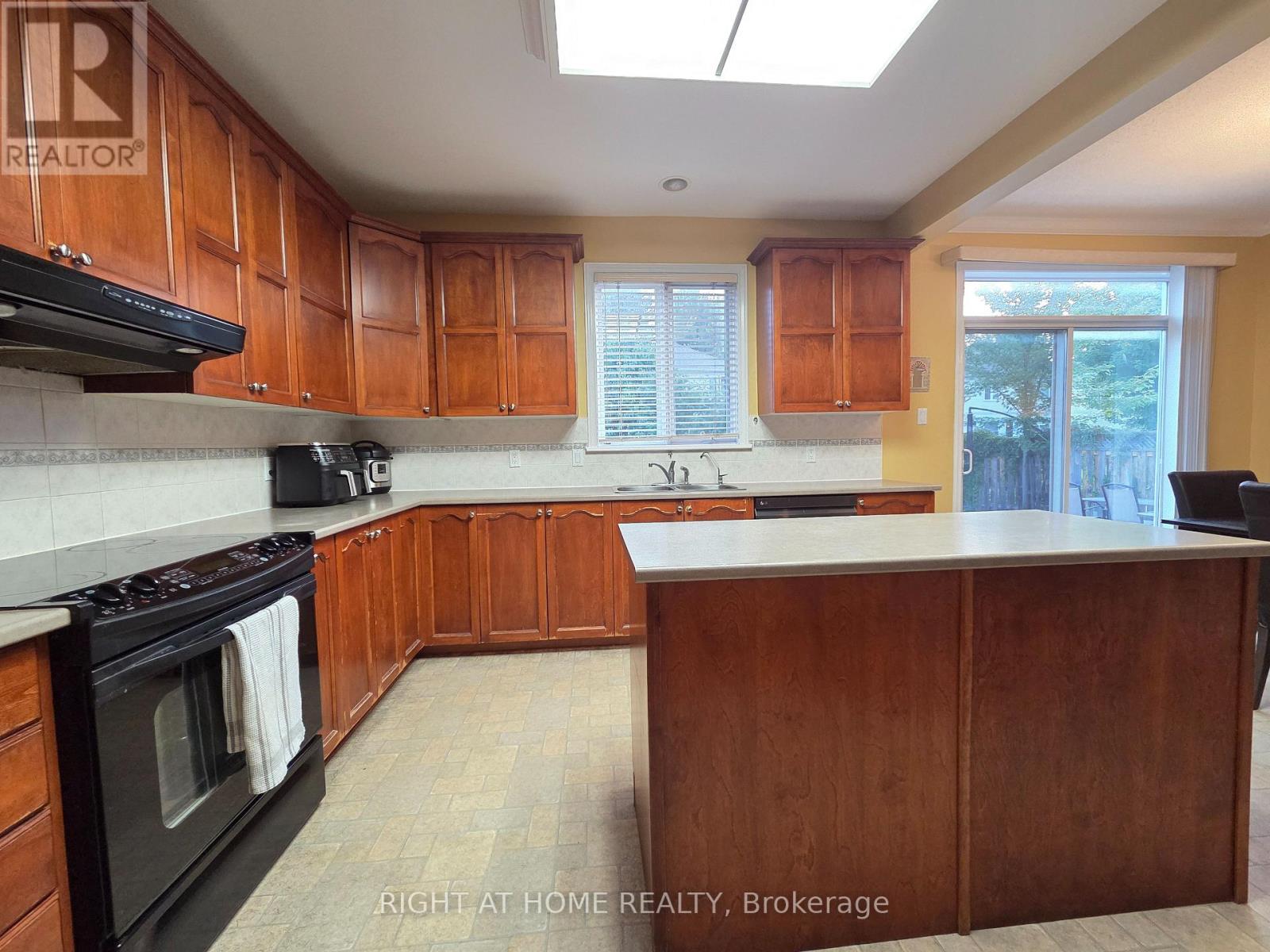 96 Maple Stand Way, Ottawa, Ontario  K2G 6R3 - Photo 12 - X12515638