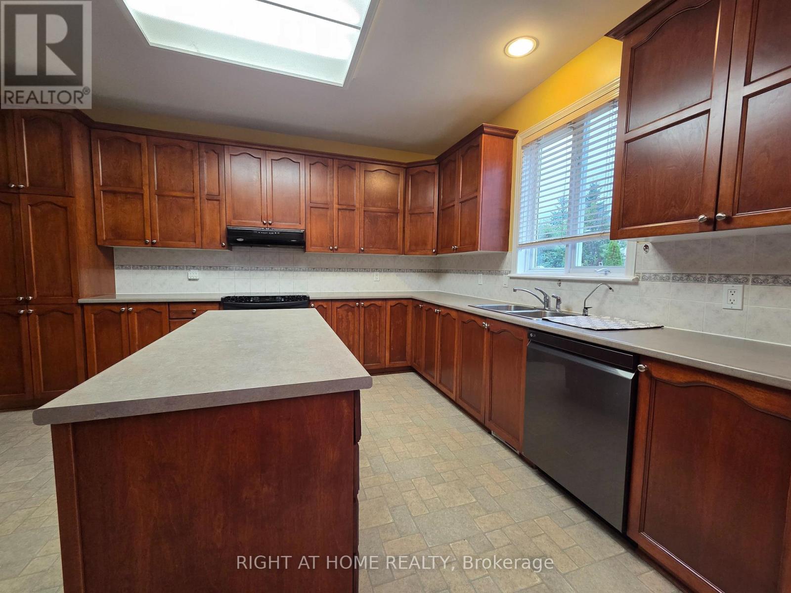 96 Maple Stand Way, Ottawa, Ontario  K2G 6R3 - Photo 13 - X12515638