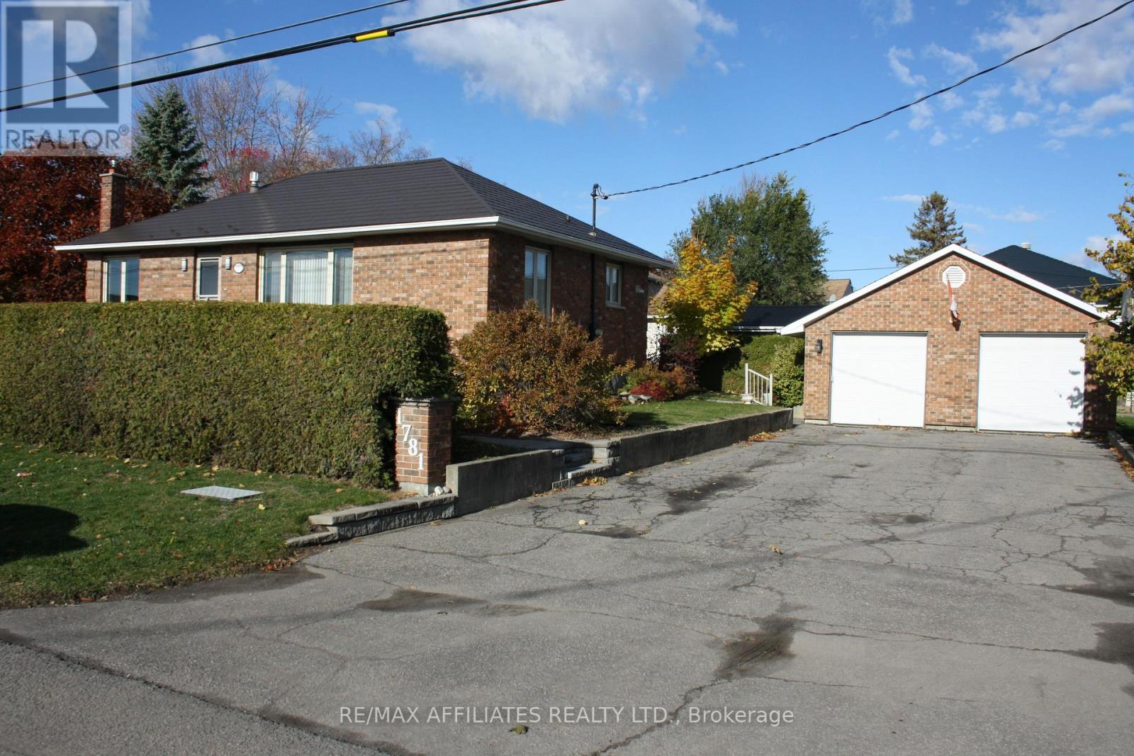 1781 QUEENSDALE AVENUE, Ottawa, Ontario