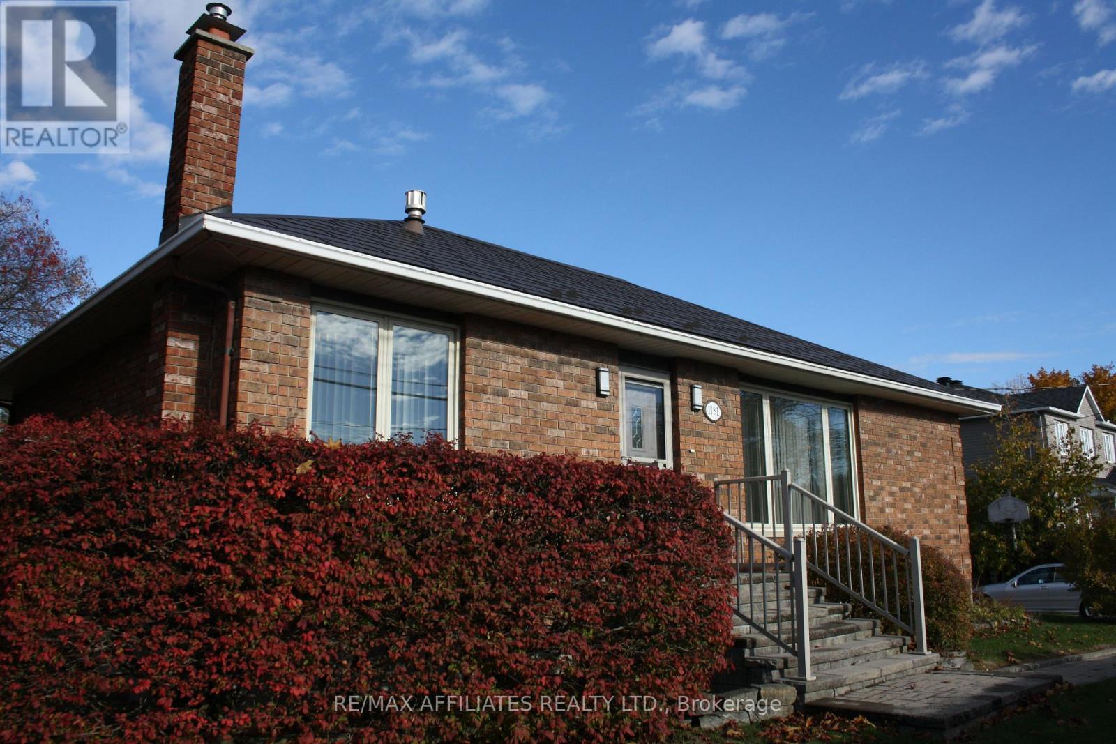 1781 Queensdale Avenue, Ottawa, Ontario  K1T 1J7 - Photo 2 - X12515656