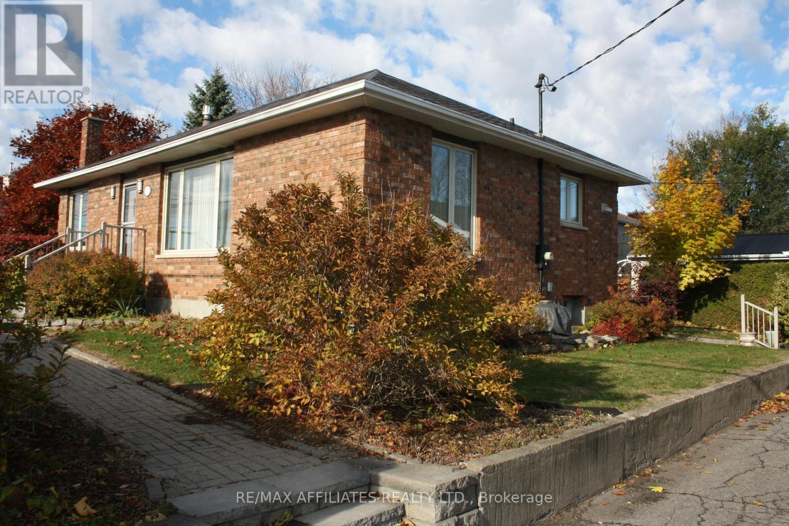 1781 Queensdale Avenue, Ottawa, Ontario  K1T 1J7 - Photo 3 - X12515656