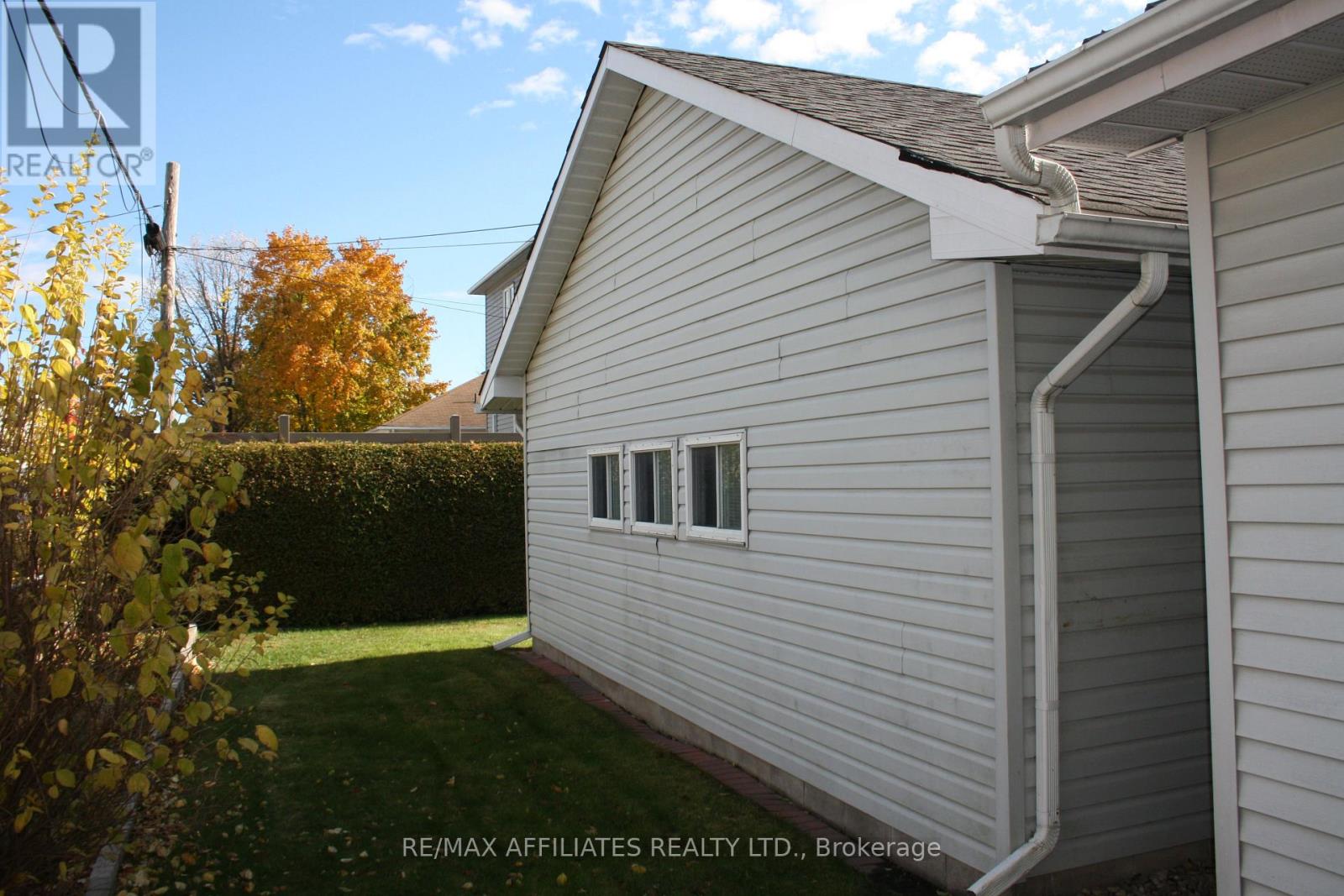 1781 Queensdale Avenue, Ottawa, Ontario  K1T 1J7 - Photo 4 - X12515656