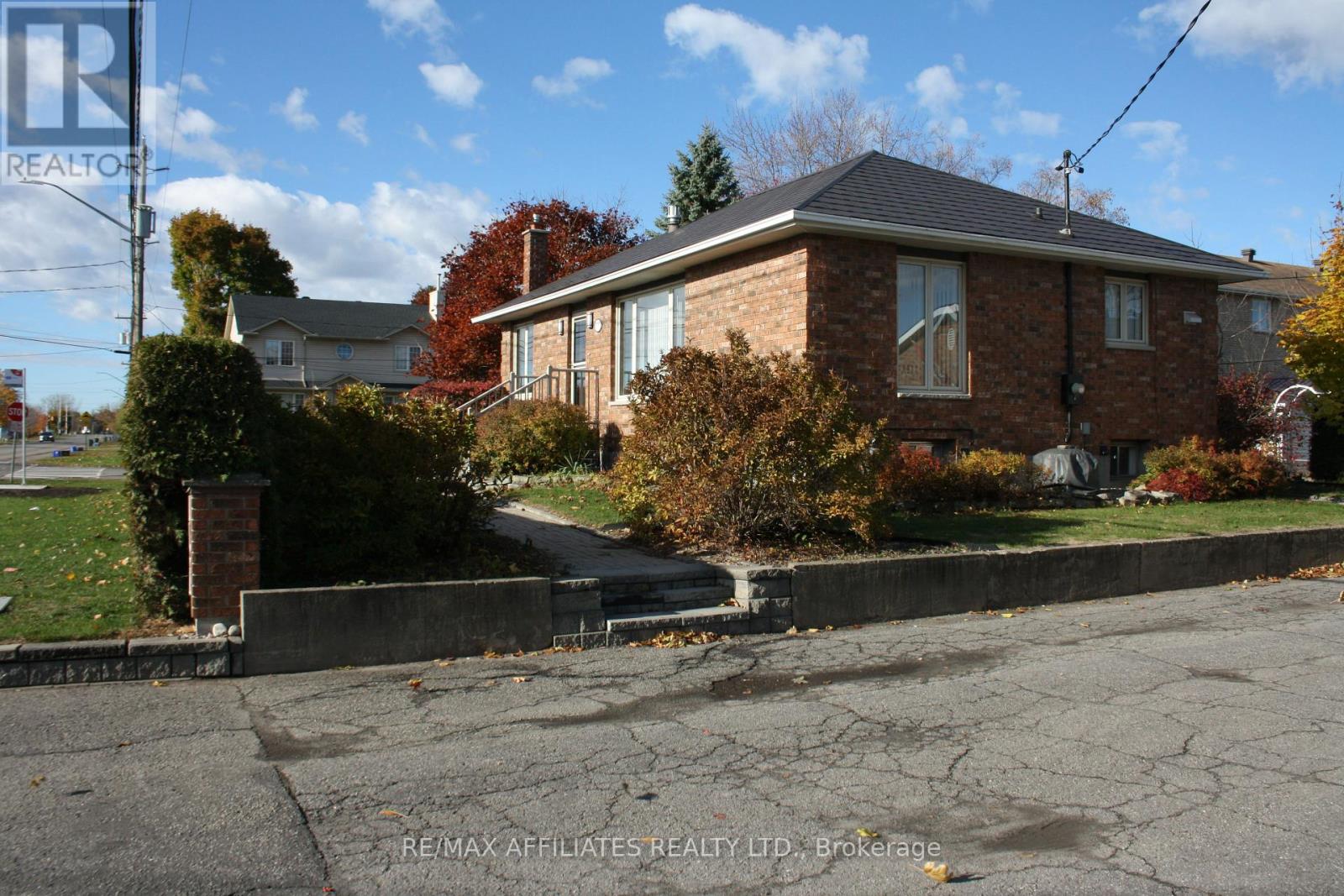 1781 Queensdale Avenue, Ottawa, Ontario  K1T 1J7 - Photo 5 - X12515656