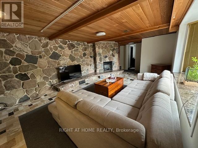 33 Wycliffe Crescent, Toronto, Ontario  M2K 1V5 - Photo 2 - C12476784