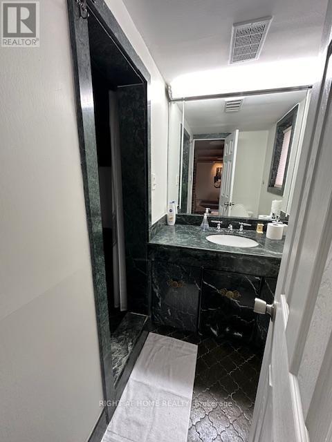 33 Wycliffe Crescent, Toronto, Ontario  M2K 1V5 - Photo 4 - C12476784