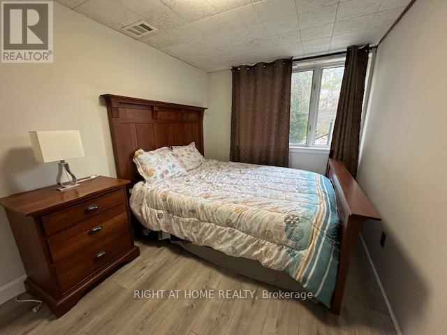 33 Wycliffe Crescent, Toronto, Ontario  M2K 1V5 - Photo 5 - C12476784