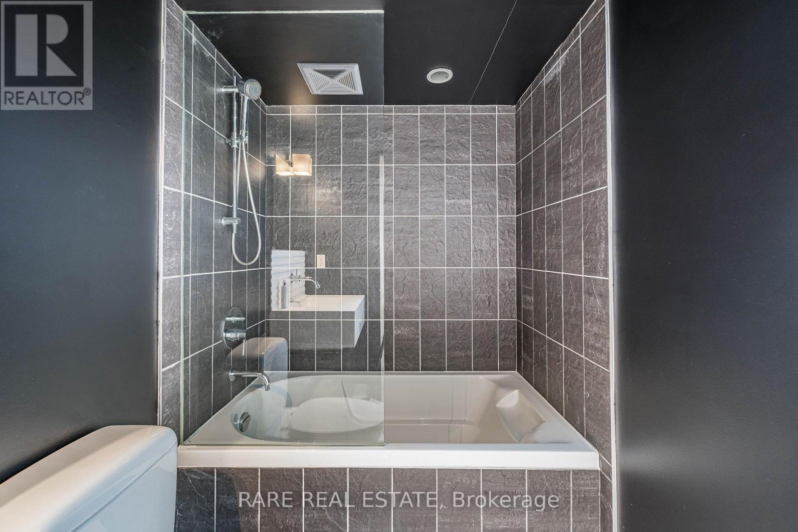 35 Stewart Street, Toronto, Ontario  M5V 2V1 - Photo 16 - C12515574