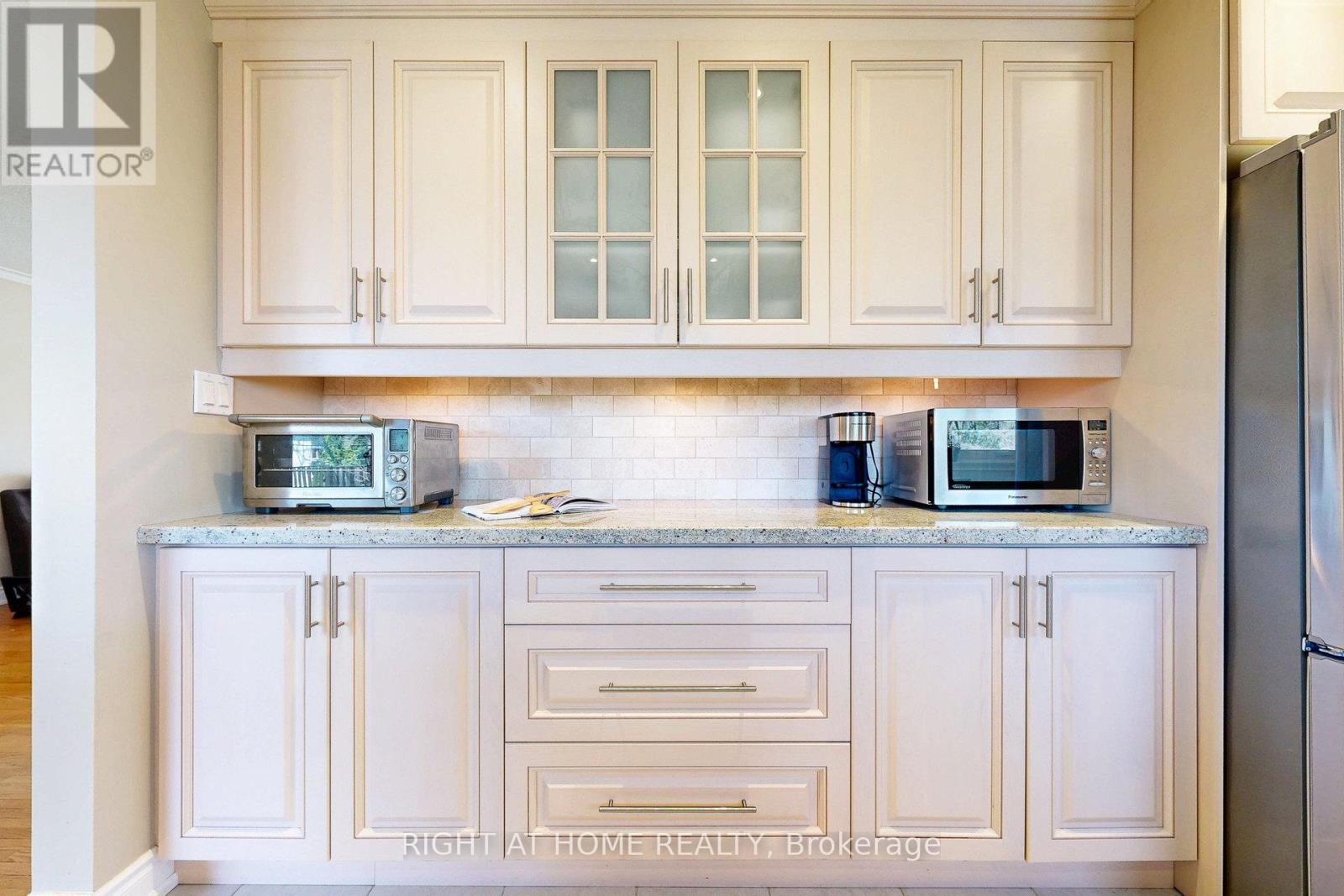 5 Robinter Drive, Toronto, Ontario  M2M 3R1 - Photo 10 - C12515584