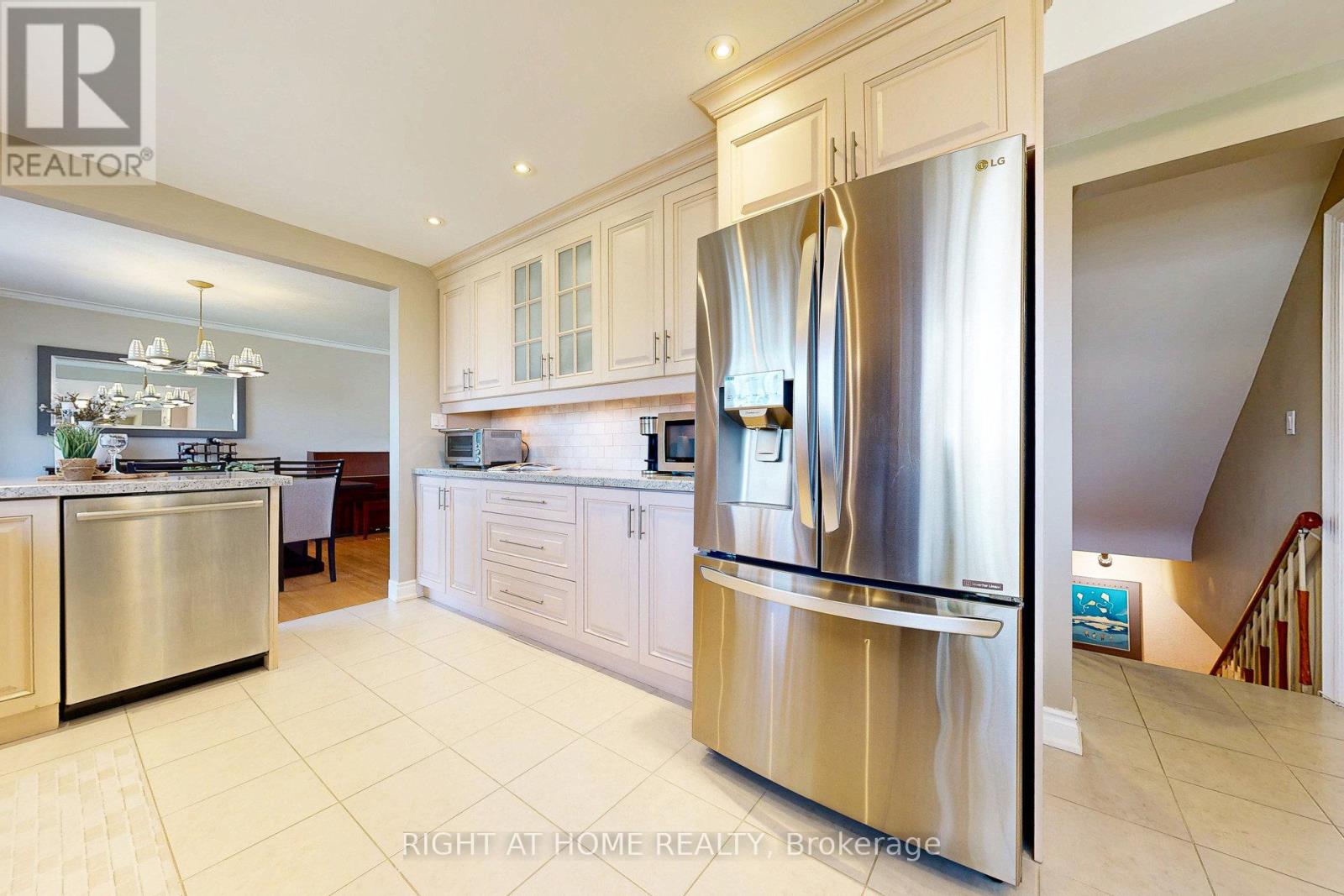 5 Robinter Drive, Toronto, Ontario  M2M 3R1 - Photo 11 - C12515584