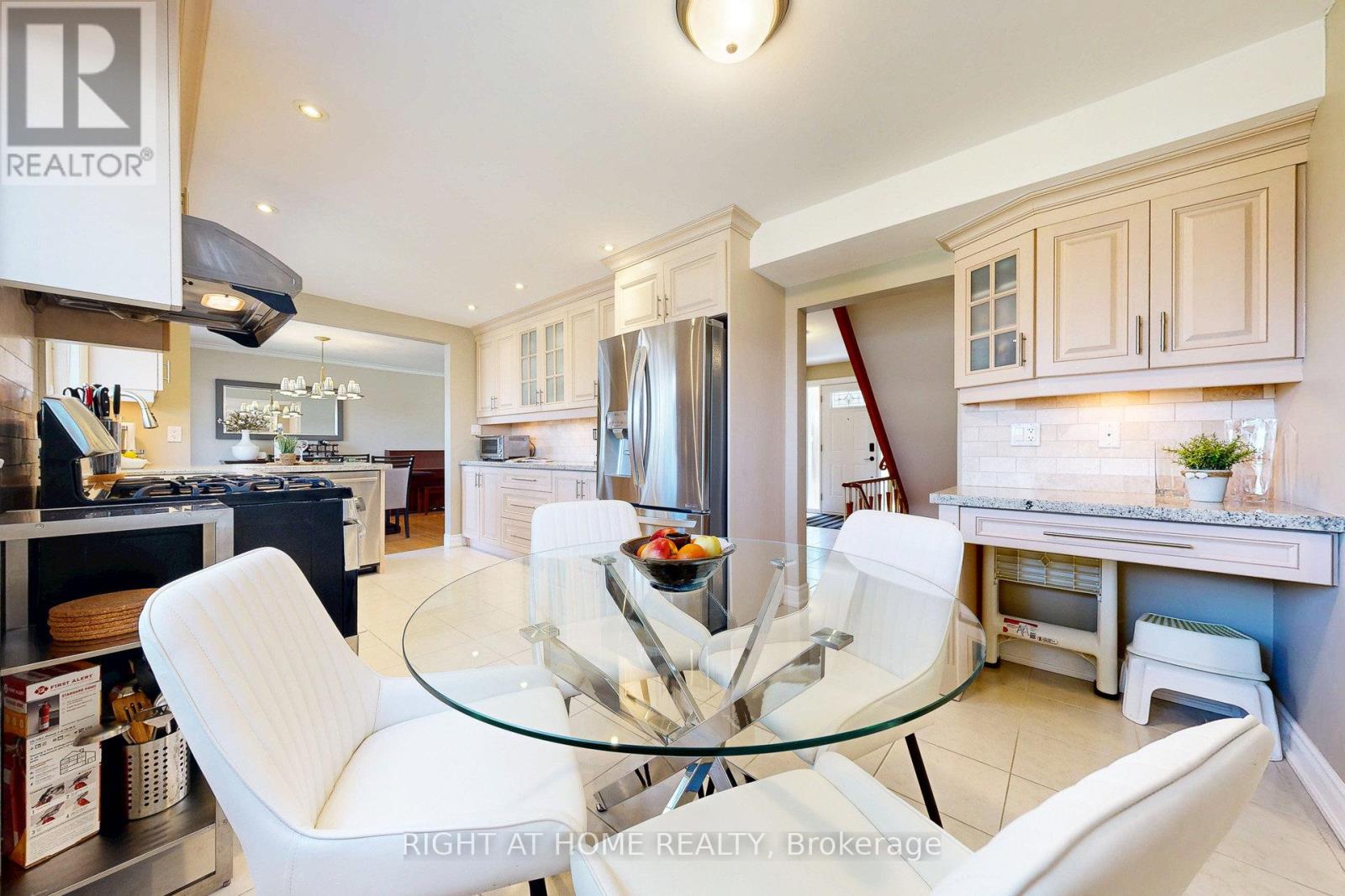 5 Robinter Drive, Toronto, Ontario  M2M 3R1 - Photo 13 - C12515584