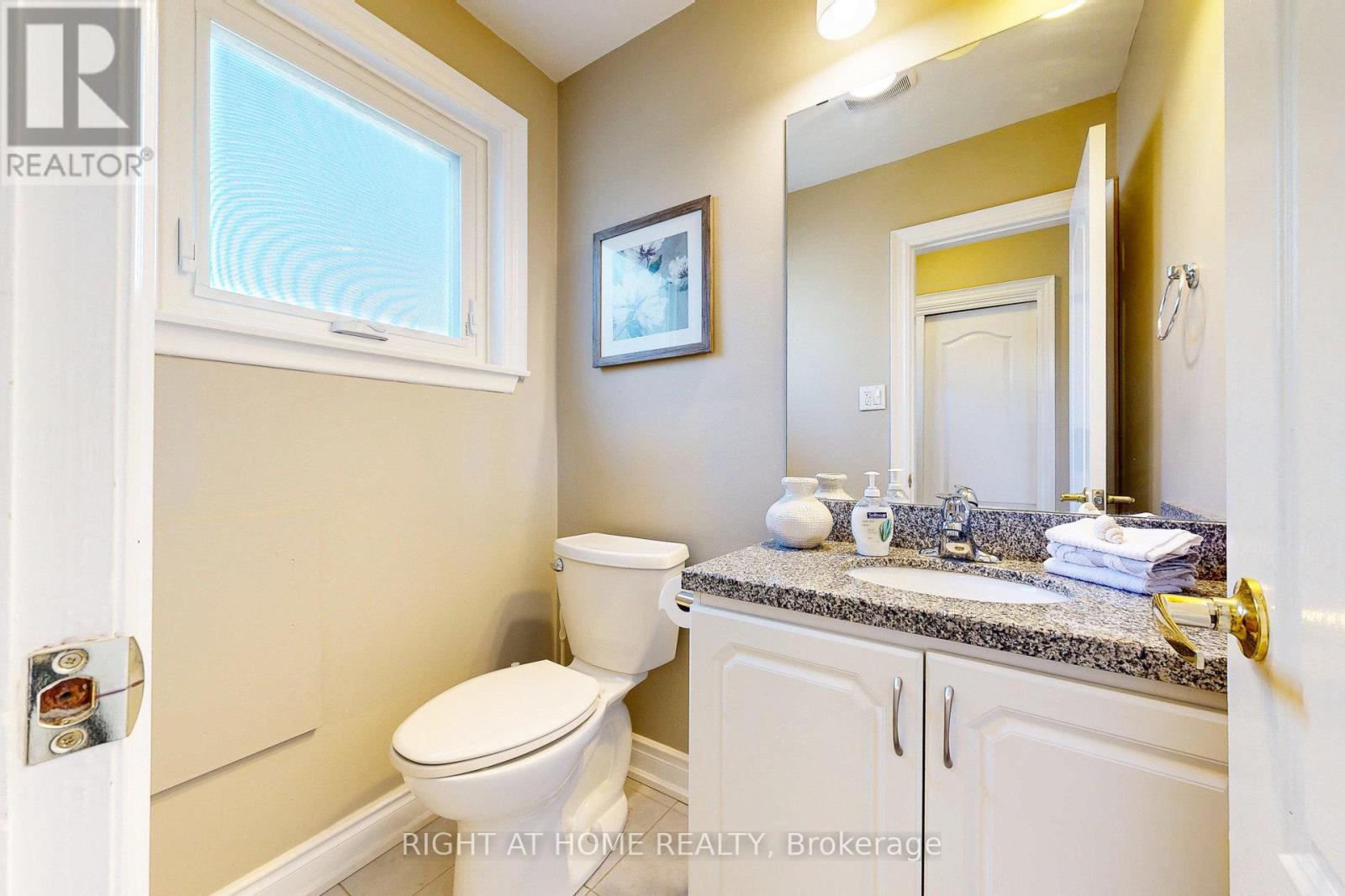 5 Robinter Drive, Toronto, Ontario  M2M 3R1 - Photo 14 - C12515584