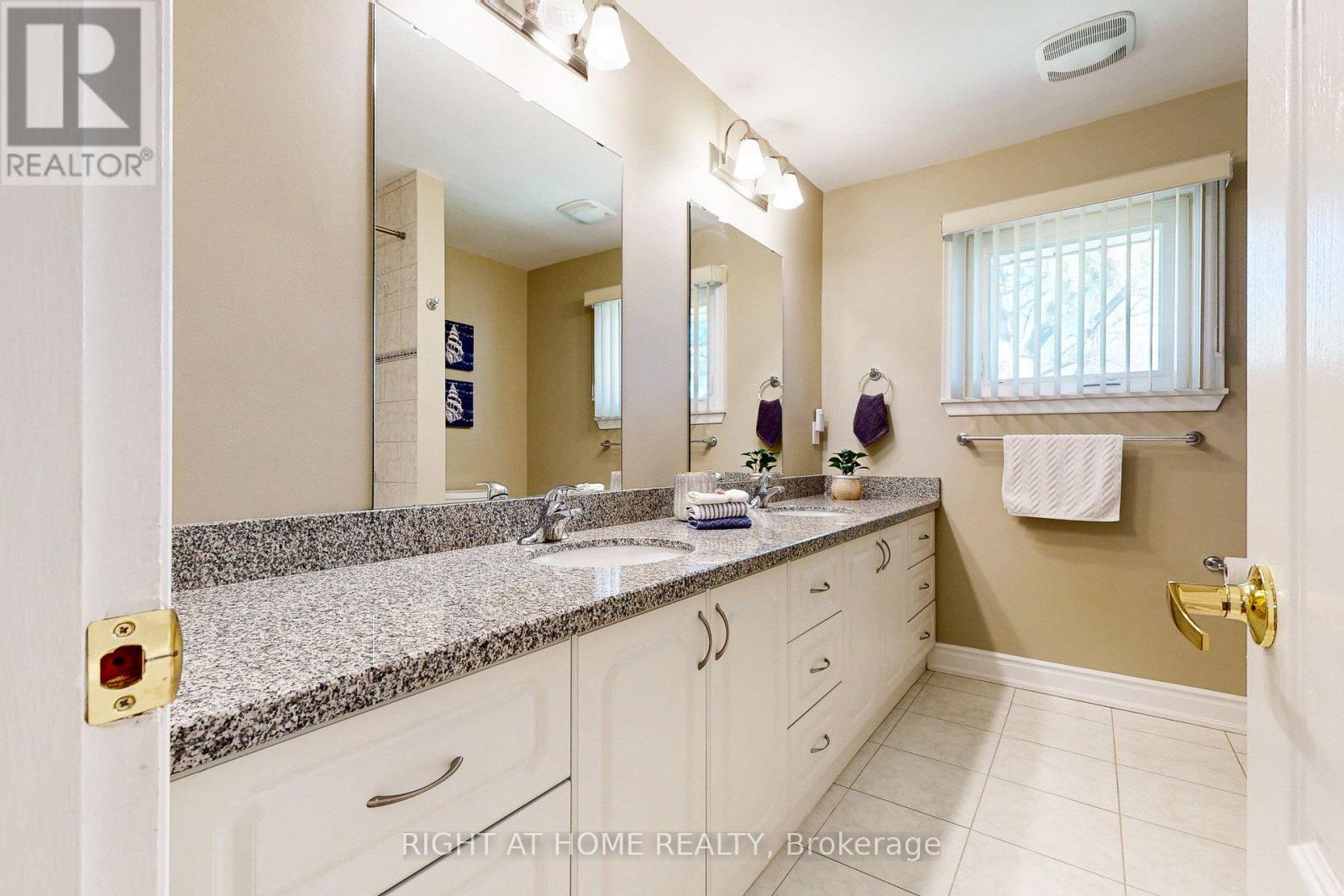 5 Robinter Drive, Toronto, Ontario  M2M 3R1 - Photo 24 - C12515584