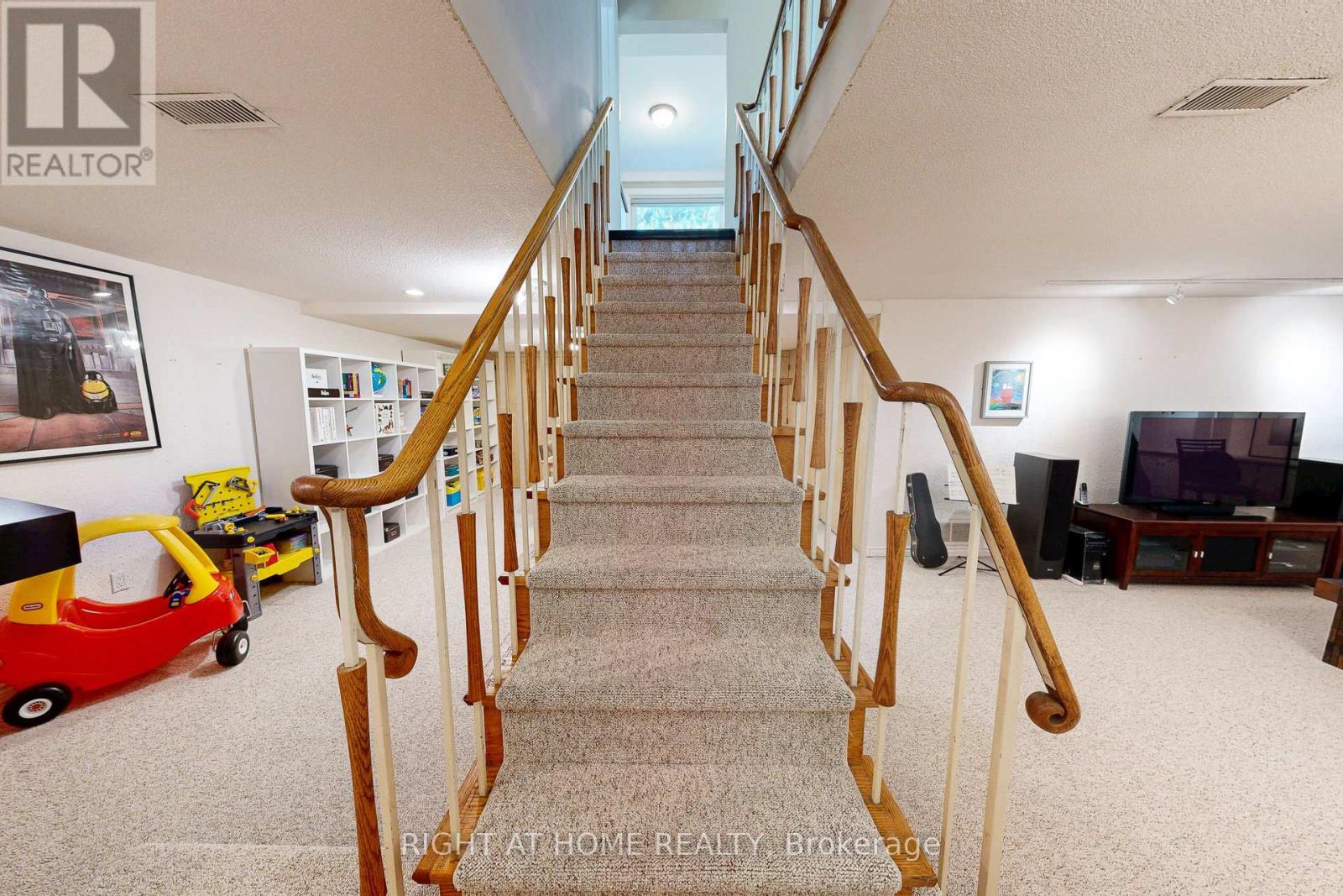 5 Robinter Drive, Toronto, Ontario  M2M 3R1 - Photo 25 - C12515584