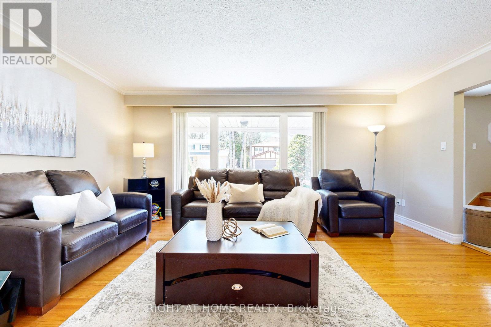 5 Robinter Drive, Toronto, Ontario  M2M 3R1 - Photo 5 - C12515584