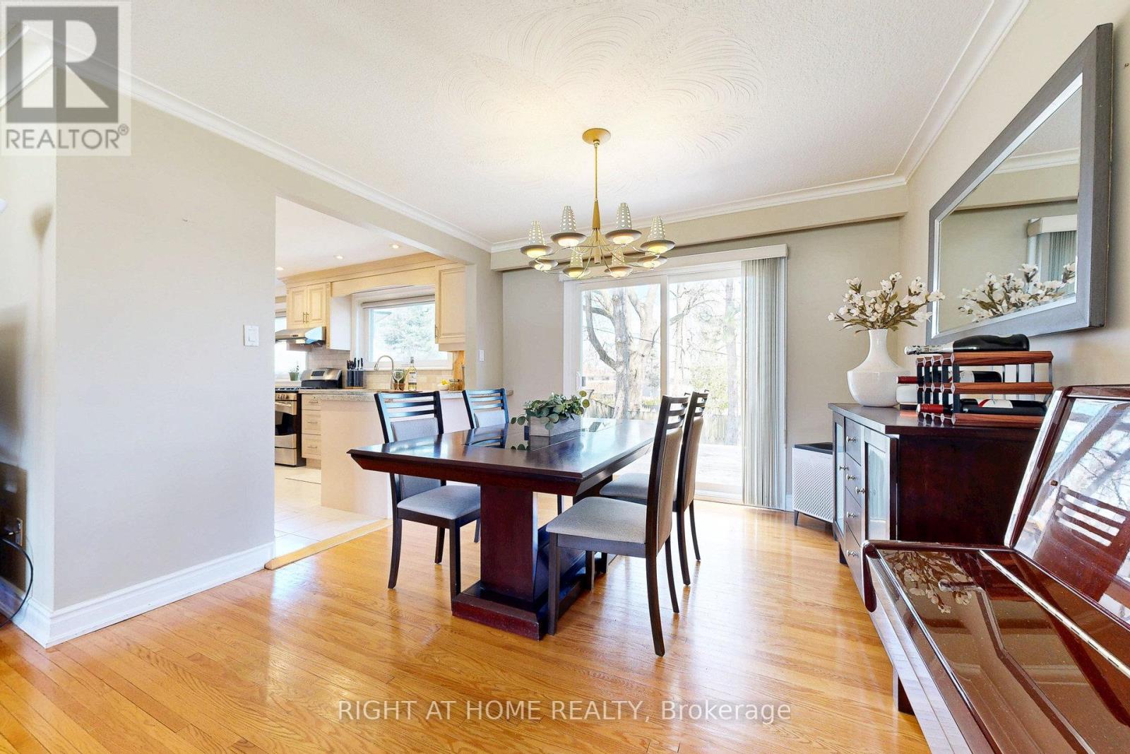 5 Robinter Drive, Toronto, Ontario  M2M 3R1 - Photo 6 - C12515584