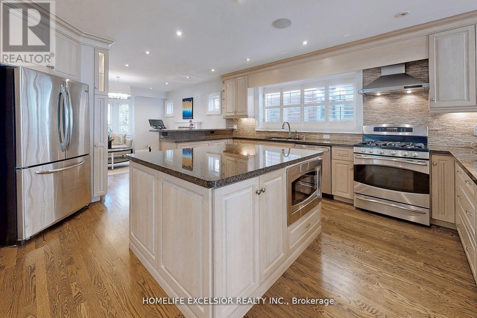 33 Braemar Avenue, Toronto, Ontario  M5P 2L1 - Photo 10 - C12515602