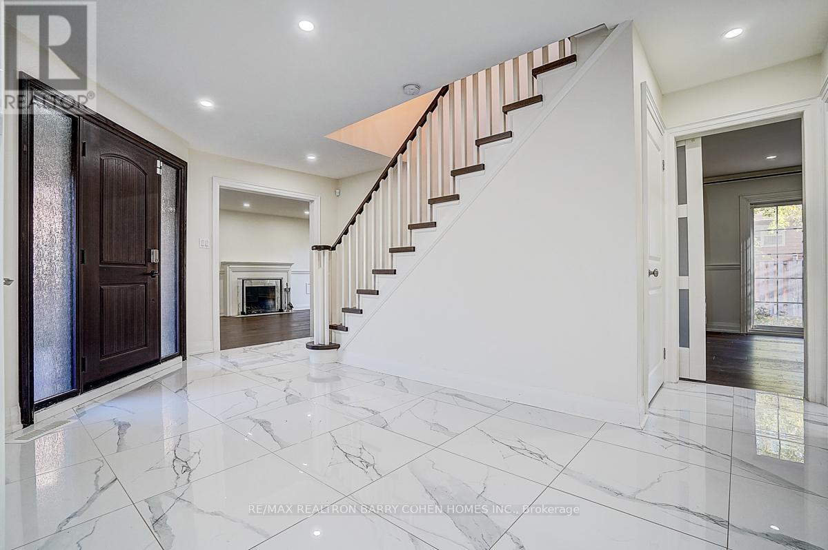 11 Elkpath Avenue, Toronto, Ontario  M2L 2V9 - Photo 4 - C12515606