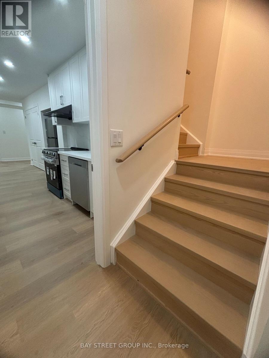 115b Bond Crescent, Richmond Hill, Ontario  L4E 3L1 - Photo 10 - N12515558