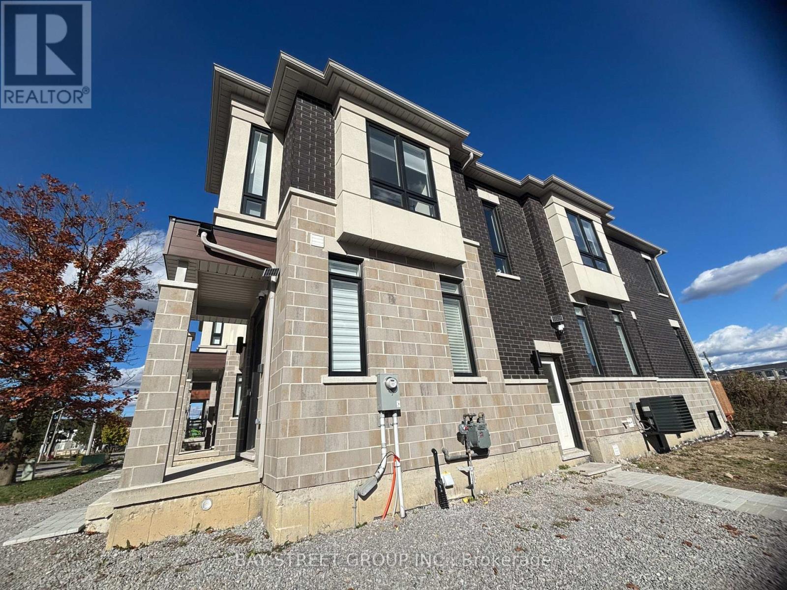 115b Bond Crescent, Richmond Hill, Ontario  L4E 3L1 - Photo 2 - N12515558