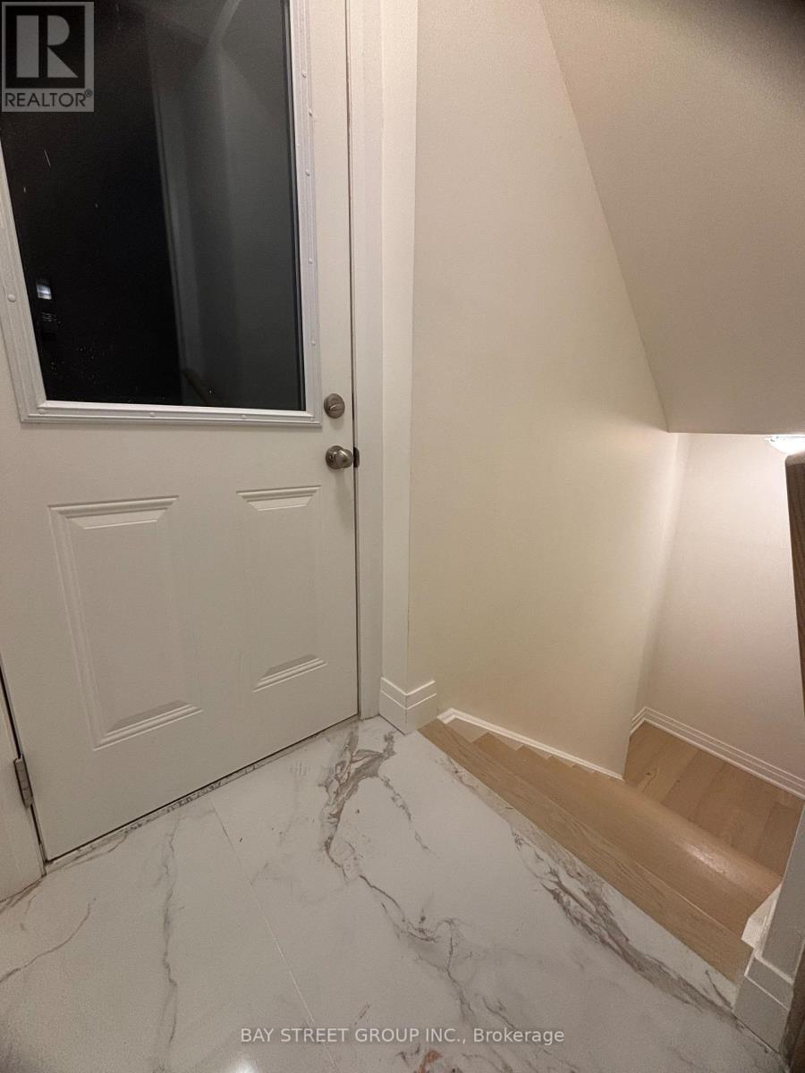 115b Bond Crescent, Richmond Hill, Ontario  L4E 3L1 - Photo 3 - N12515558