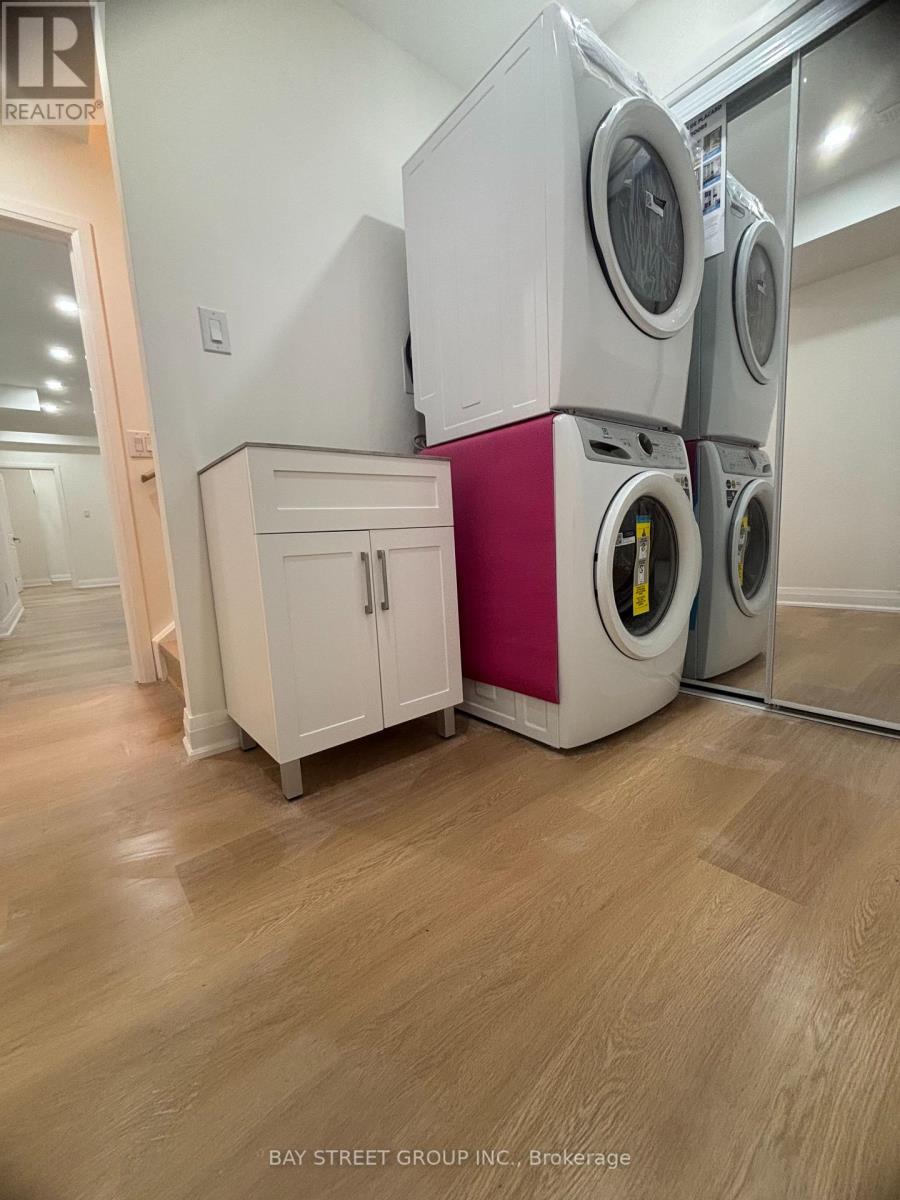 115b Bond Crescent, Richmond Hill, Ontario  L4E 3L1 - Photo 5 - N12515558