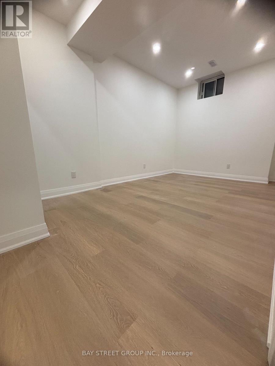 115b Bond Crescent, Richmond Hill, Ontario  L4E 3L1 - Photo 8 - N12515558