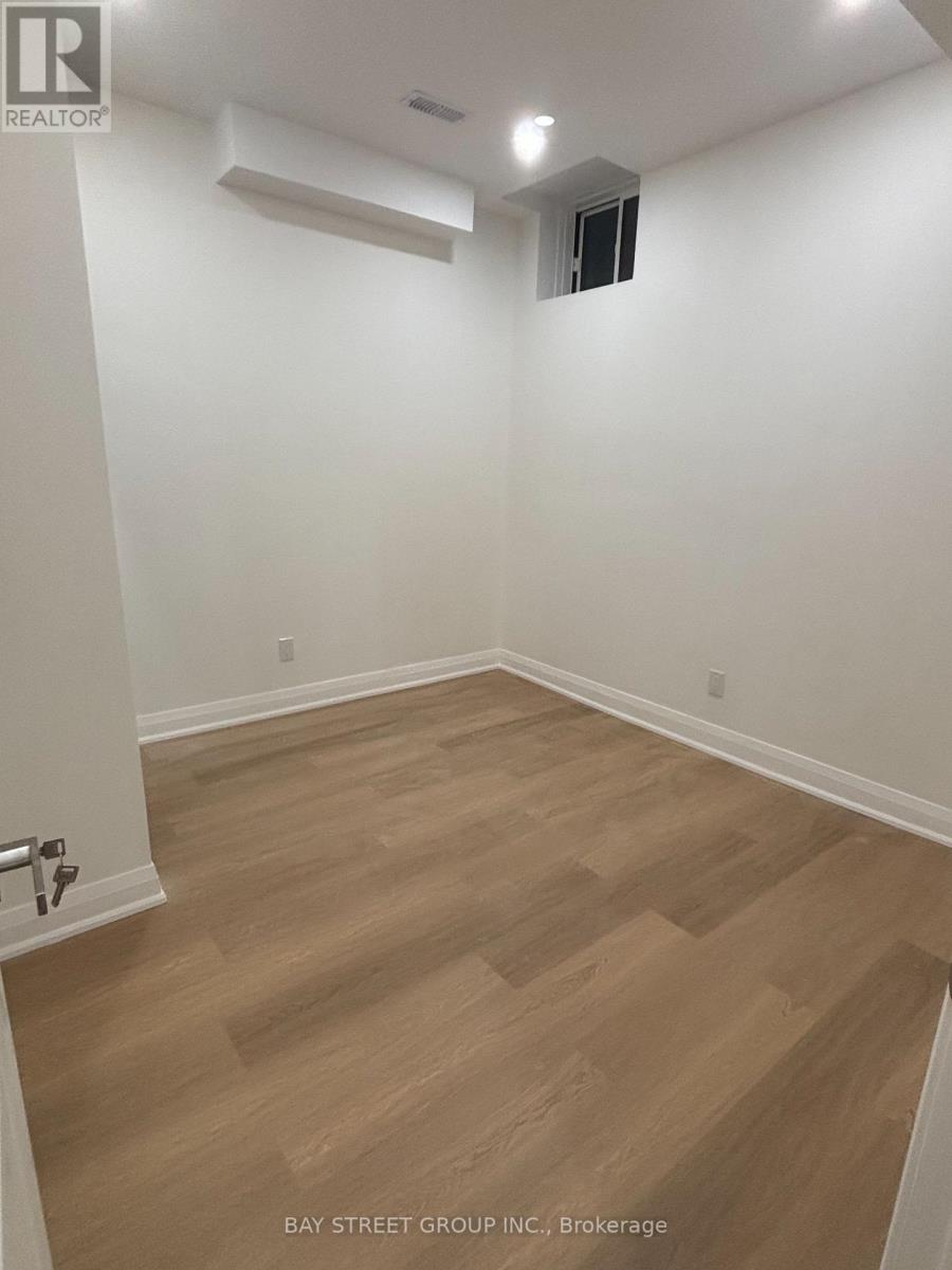 115b Bond Crescent, Richmond Hill, Ontario  L4E 3L1 - Photo 9 - N12515558