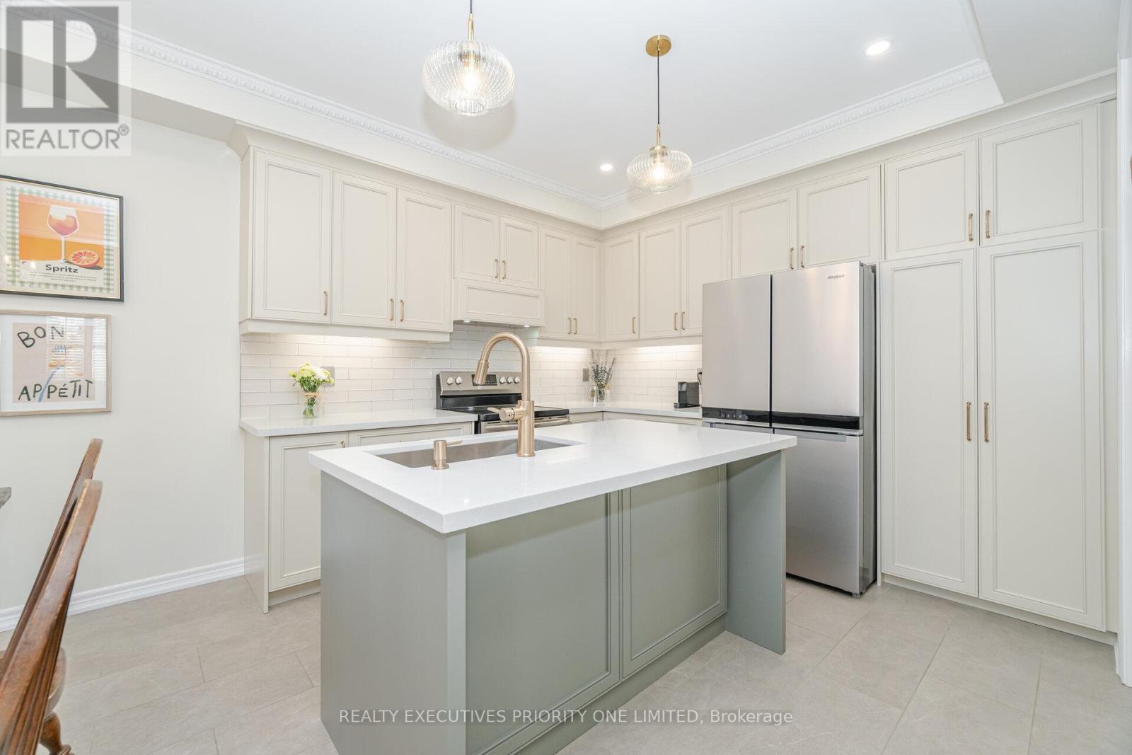 56 Regency View Heights, Vaughan, Ontario  L6A 3T8 - Photo 12 - N12515628