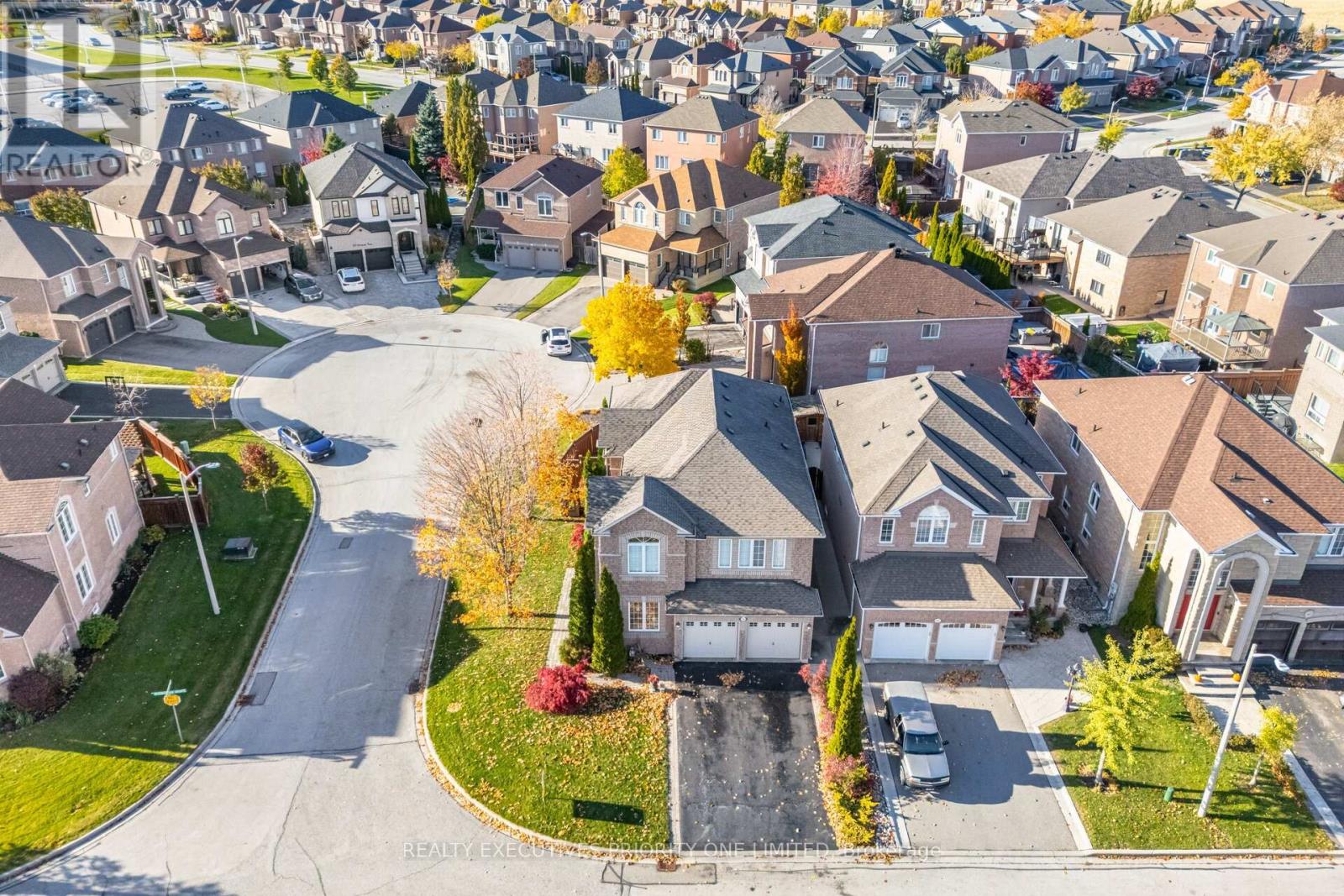 56 Regency View Heights, Vaughan, Ontario  L6A 3T8 - Photo 2 - N12515628