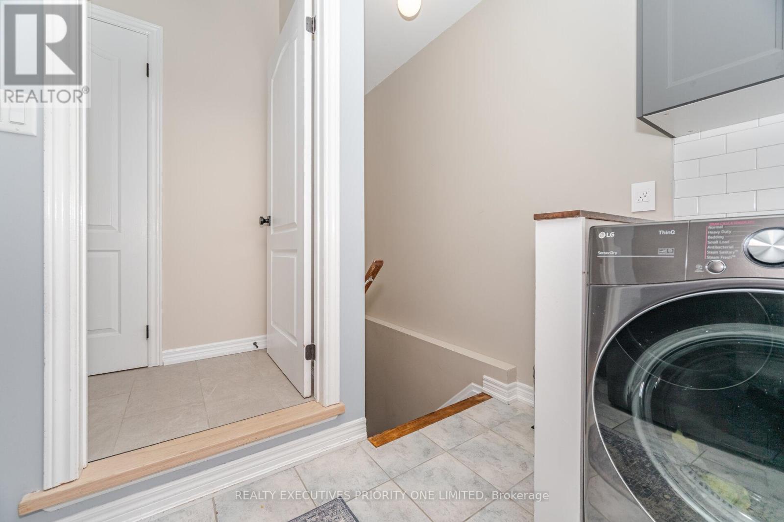 56 Regency View Heights, Vaughan, Ontario  L6A 3T8 - Photo 22 - N12515628