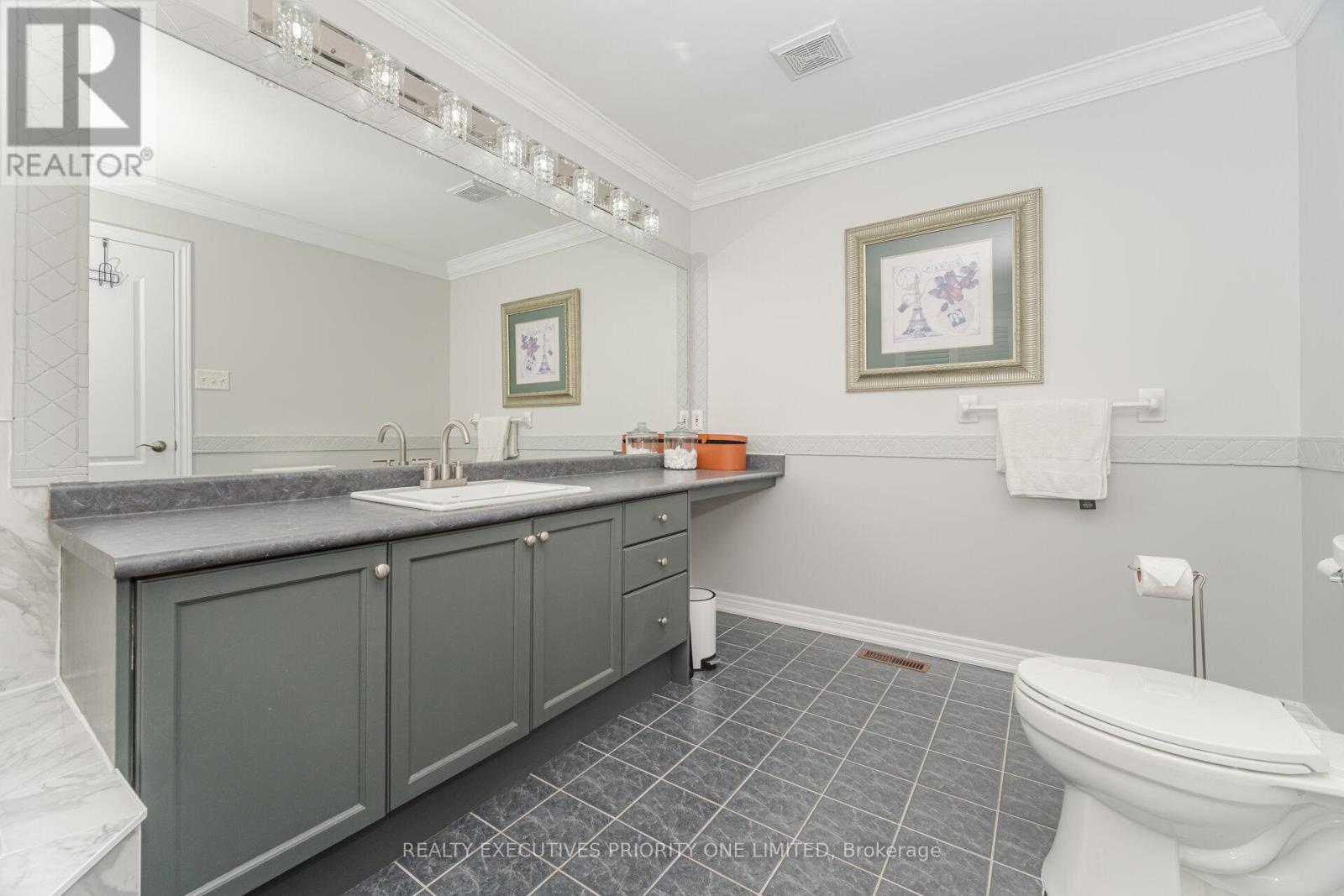 56 Regency View Heights, Vaughan, Ontario  L6A 3T8 - Photo 28 - N12515628