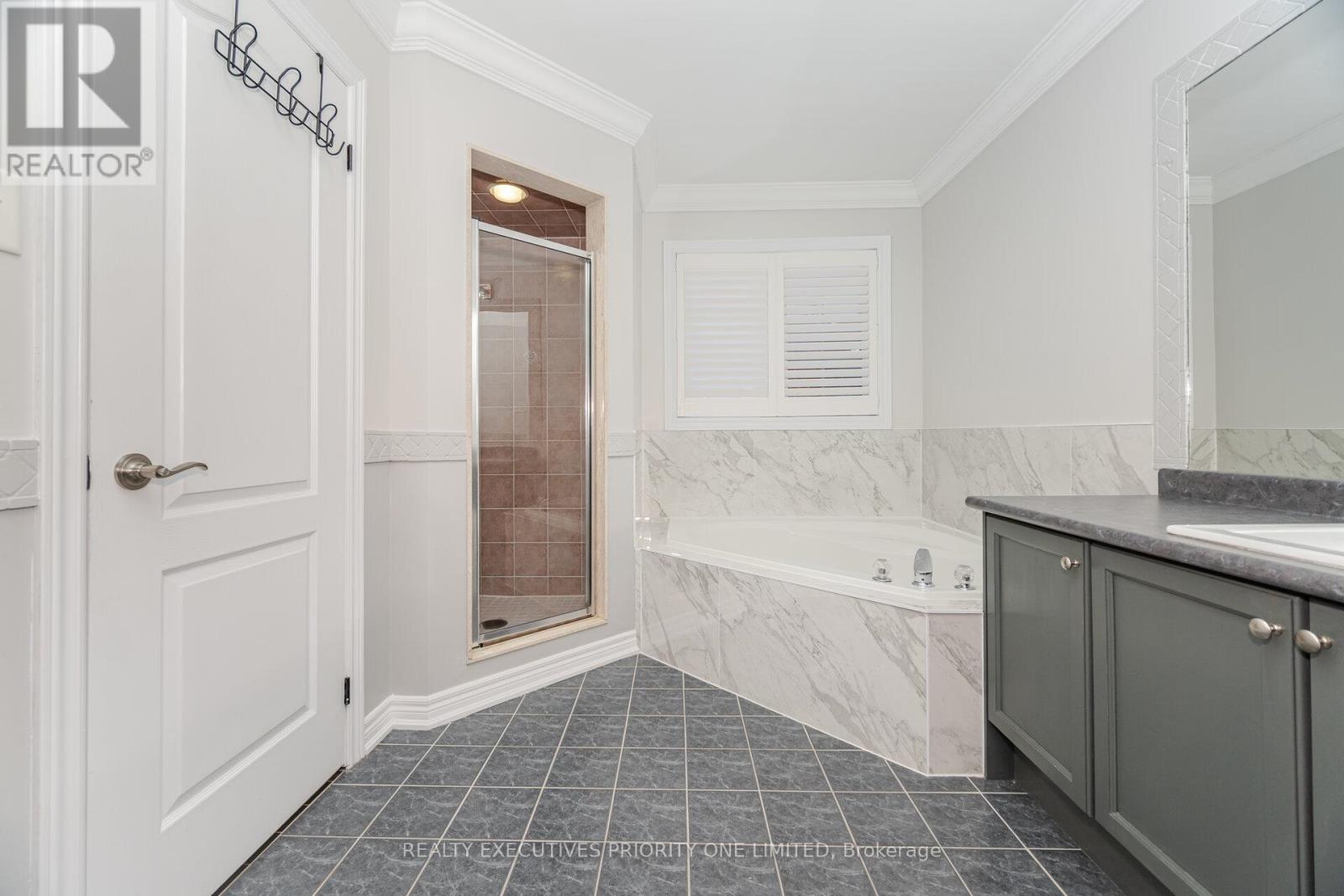 56 Regency View Heights, Vaughan, Ontario  L6A 3T8 - Photo 29 - N12515628