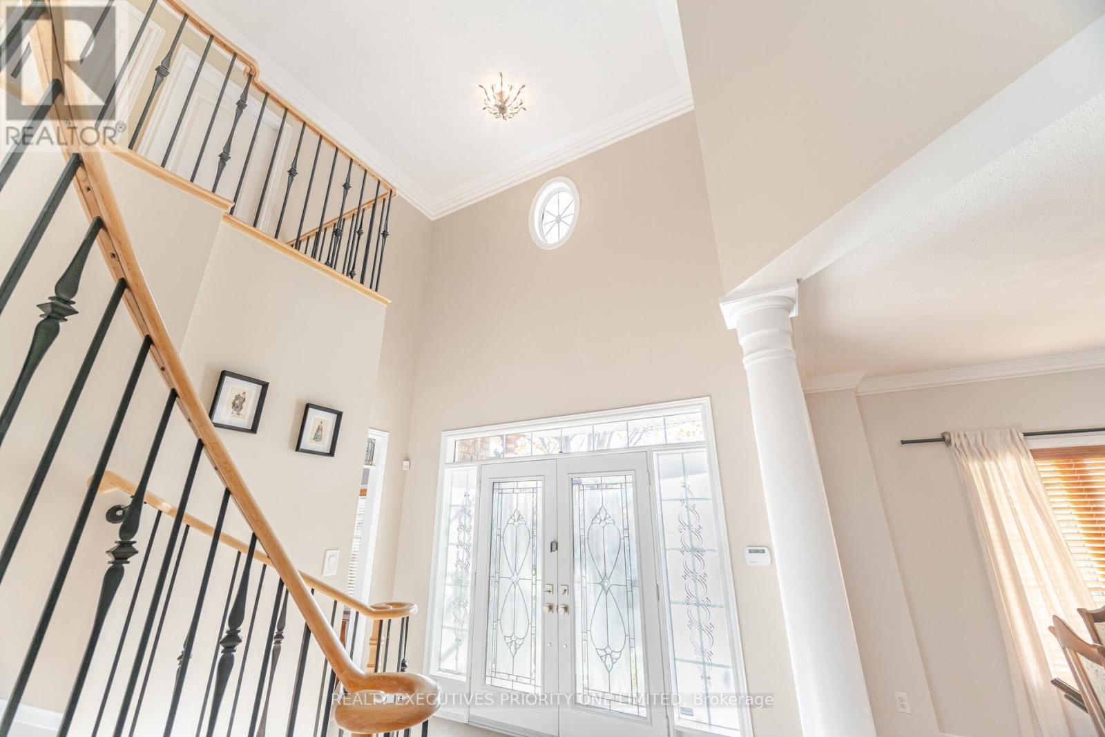 56 Regency View Heights, Vaughan, Ontario  L6A 3T8 - Photo 7 - N12515628