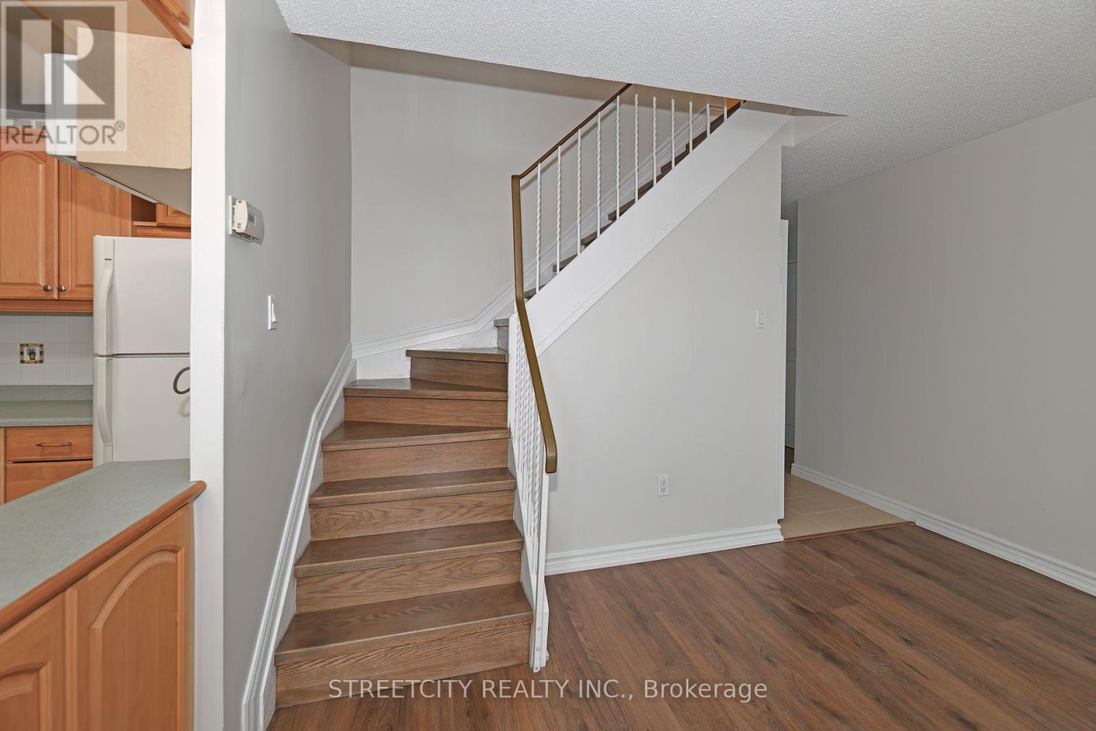 140 - 2001 Bonnymede Drive, Mississauga, Ontario  L5J 4H8 - Photo 11 - W12515548