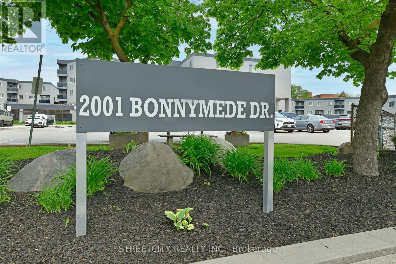 140 - 2001 Bonnymede Drive, Mississauga, Ontario  L5J 4H8 - Photo 2 - W12515548