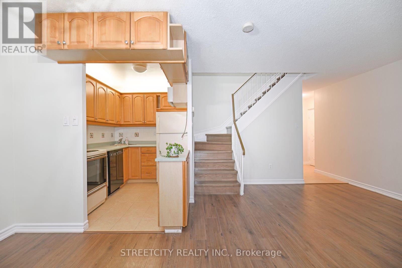 140 - 2001 Bonnymede Drive, Mississauga, Ontario  L5J 4H8 - Photo 7 - W12515548