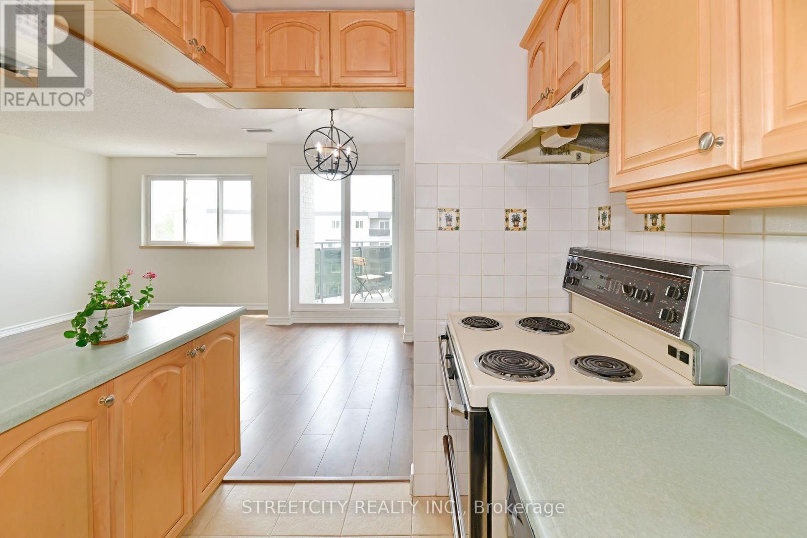 140 - 2001 Bonnymede Drive, Mississauga, Ontario  L5J 4H8 - Photo 9 - W12515548