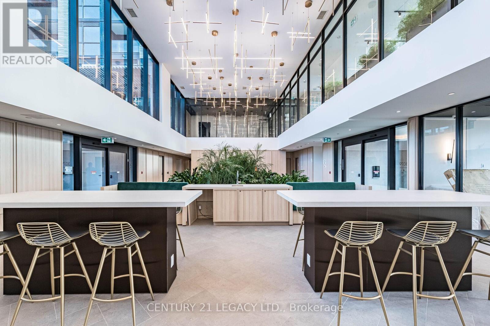 710 - 3071 Trafalgar Road, Oakville, Ontario  L6H 8C6 - Photo 4 - W12515550