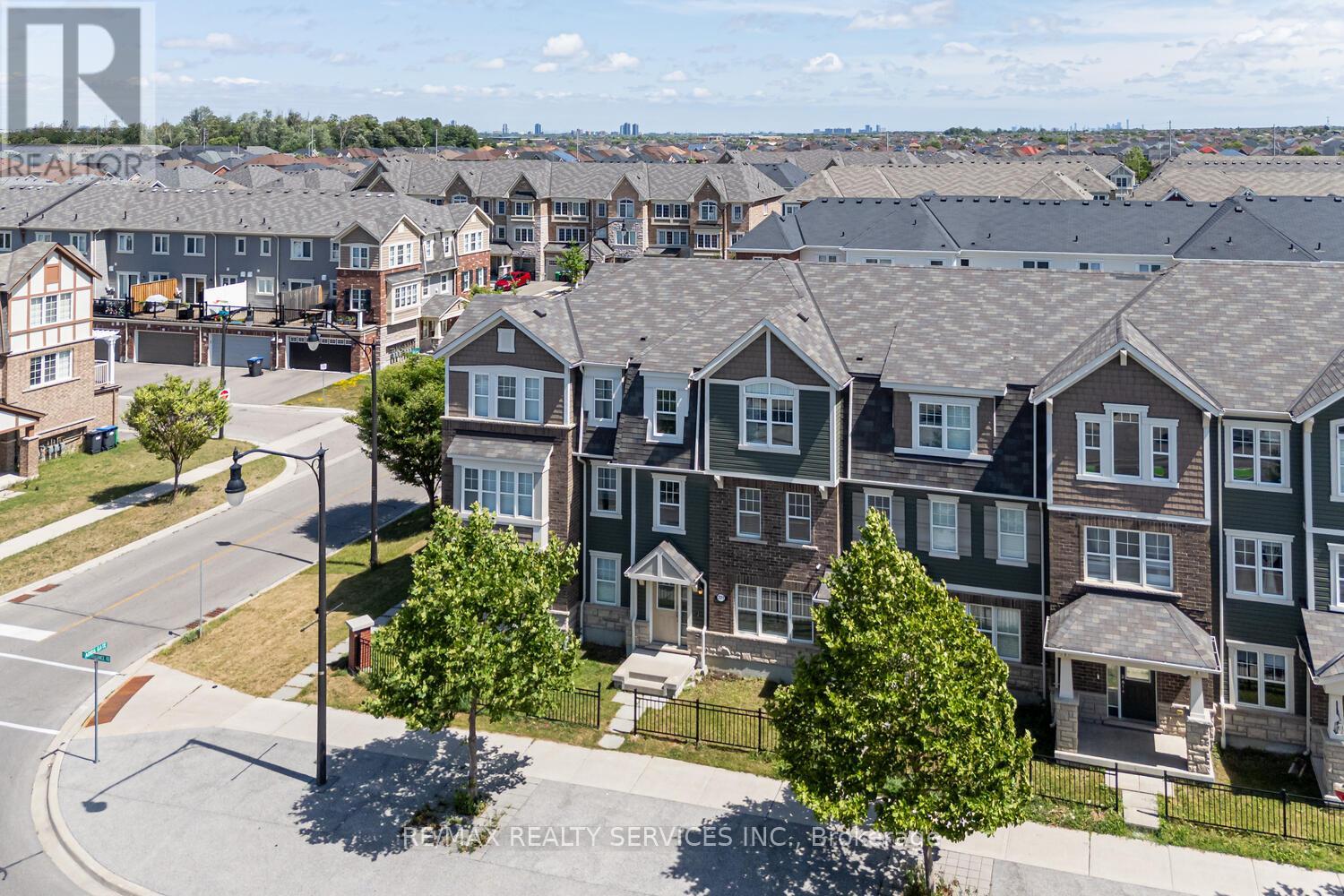 221 REMEMBRANCE ROAD E, Brampton, Ontario