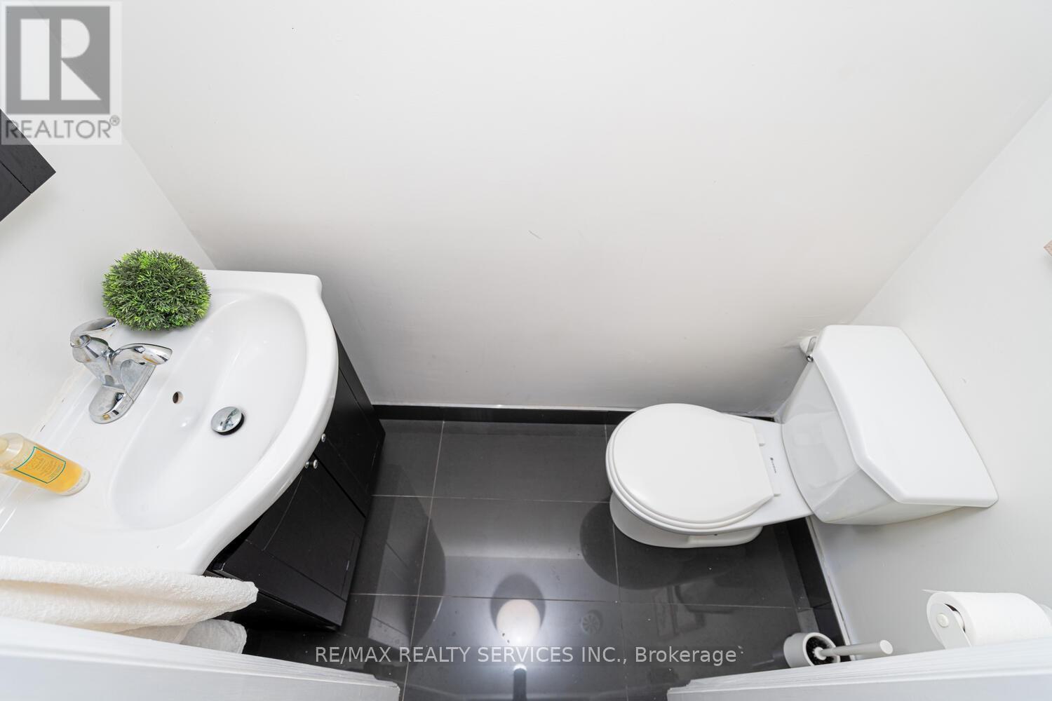 221 Remembrance Road E, Brampton, Ontario  L7A 4P1 - Photo 14 - W12515562