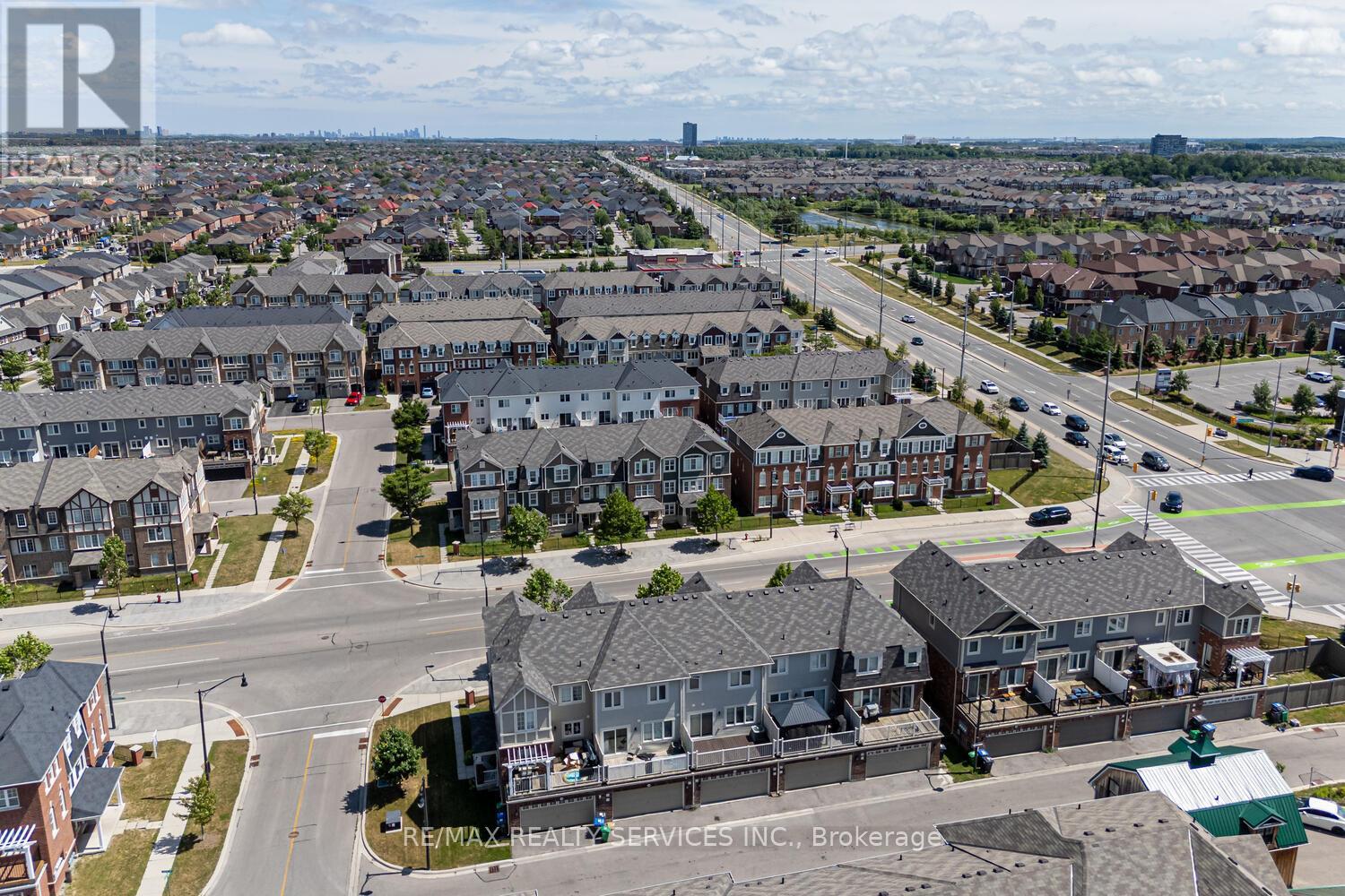 221 Remembrance Road E, Brampton, Ontario  L7A 4P1 - Photo 2 - W12515562