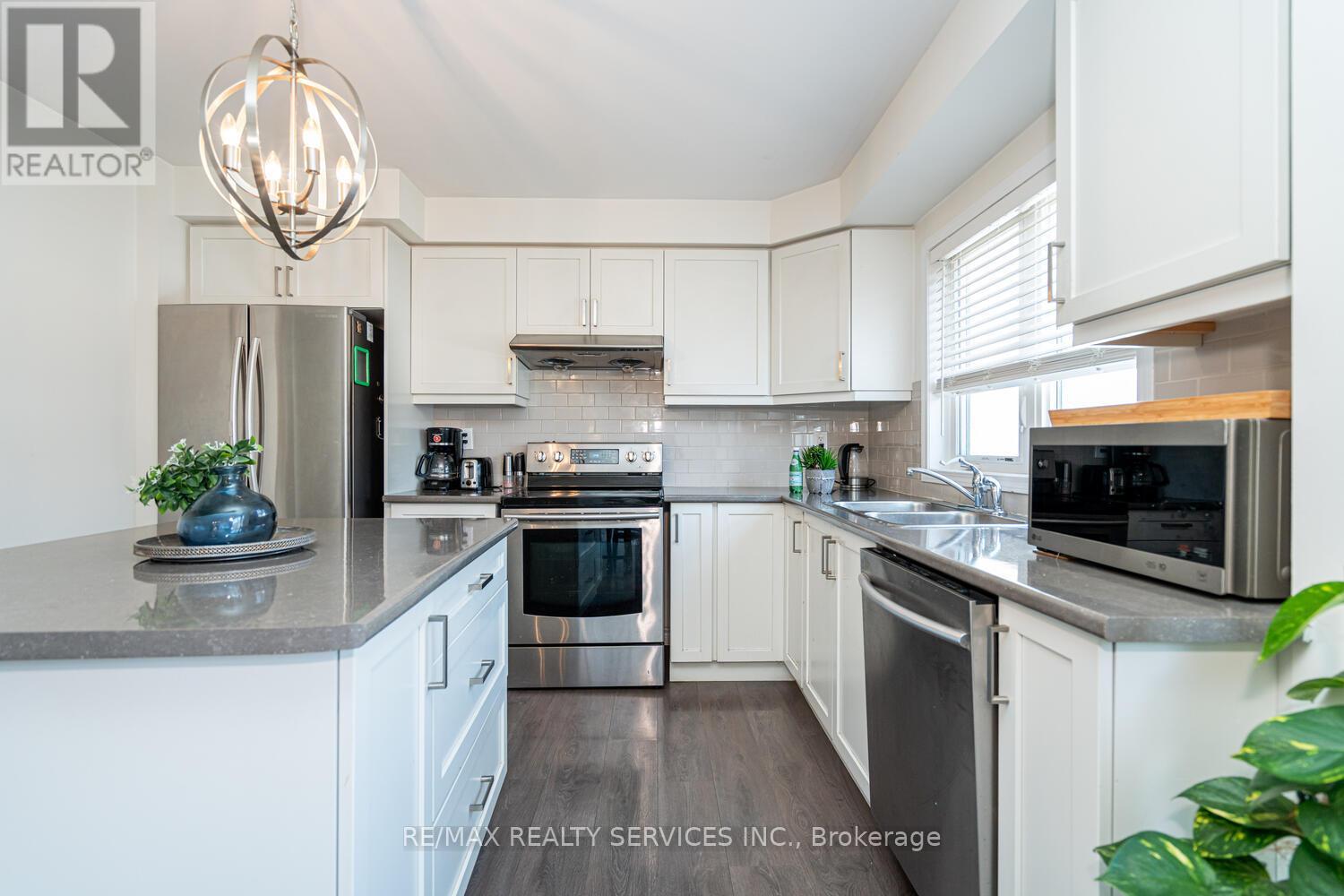 221 Remembrance Road E, Brampton, Ontario  L7A 4P1 - Photo 20 - W12515562