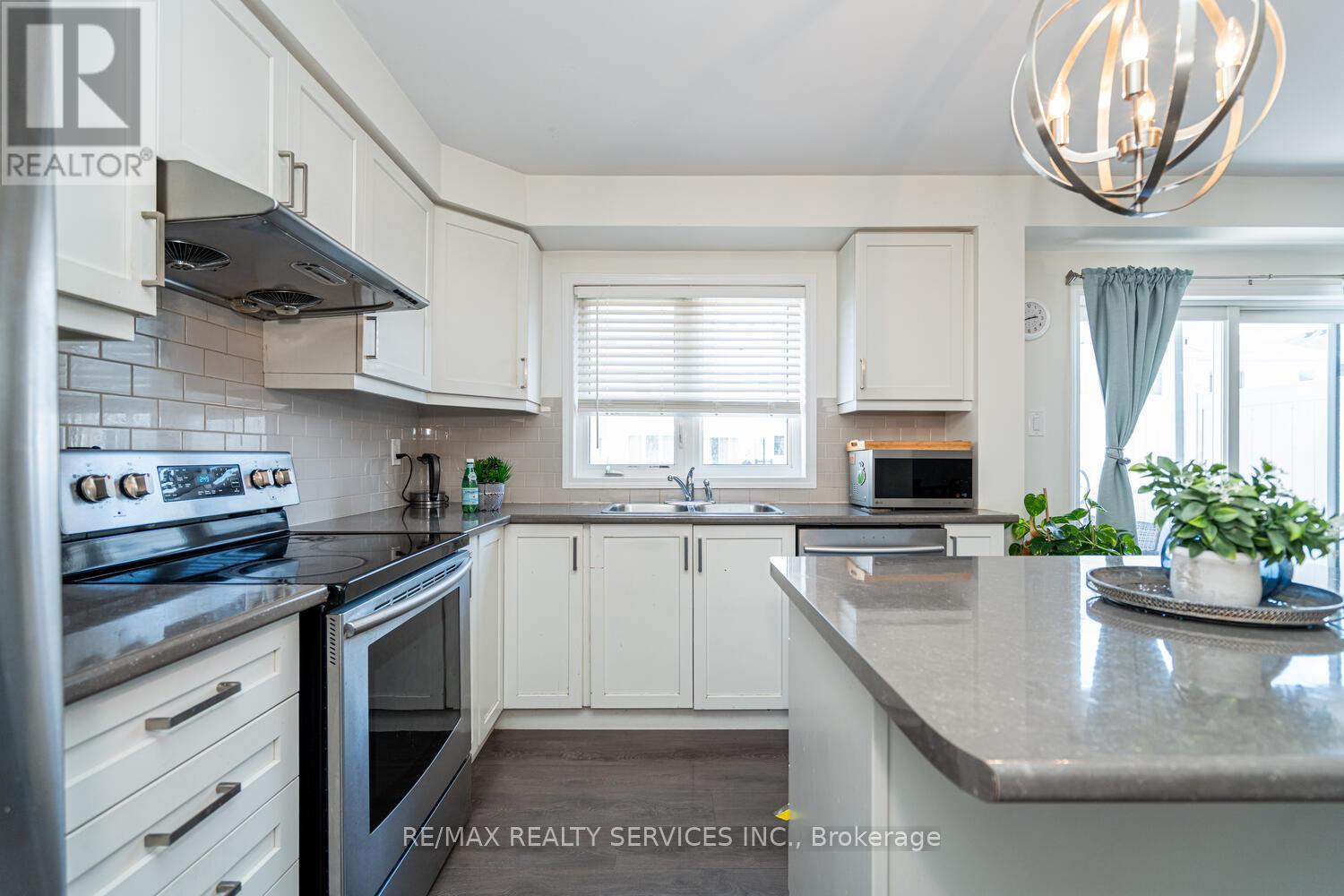 221 Remembrance Road E, Brampton, Ontario  L7A 4P1 - Photo 22 - W12515562