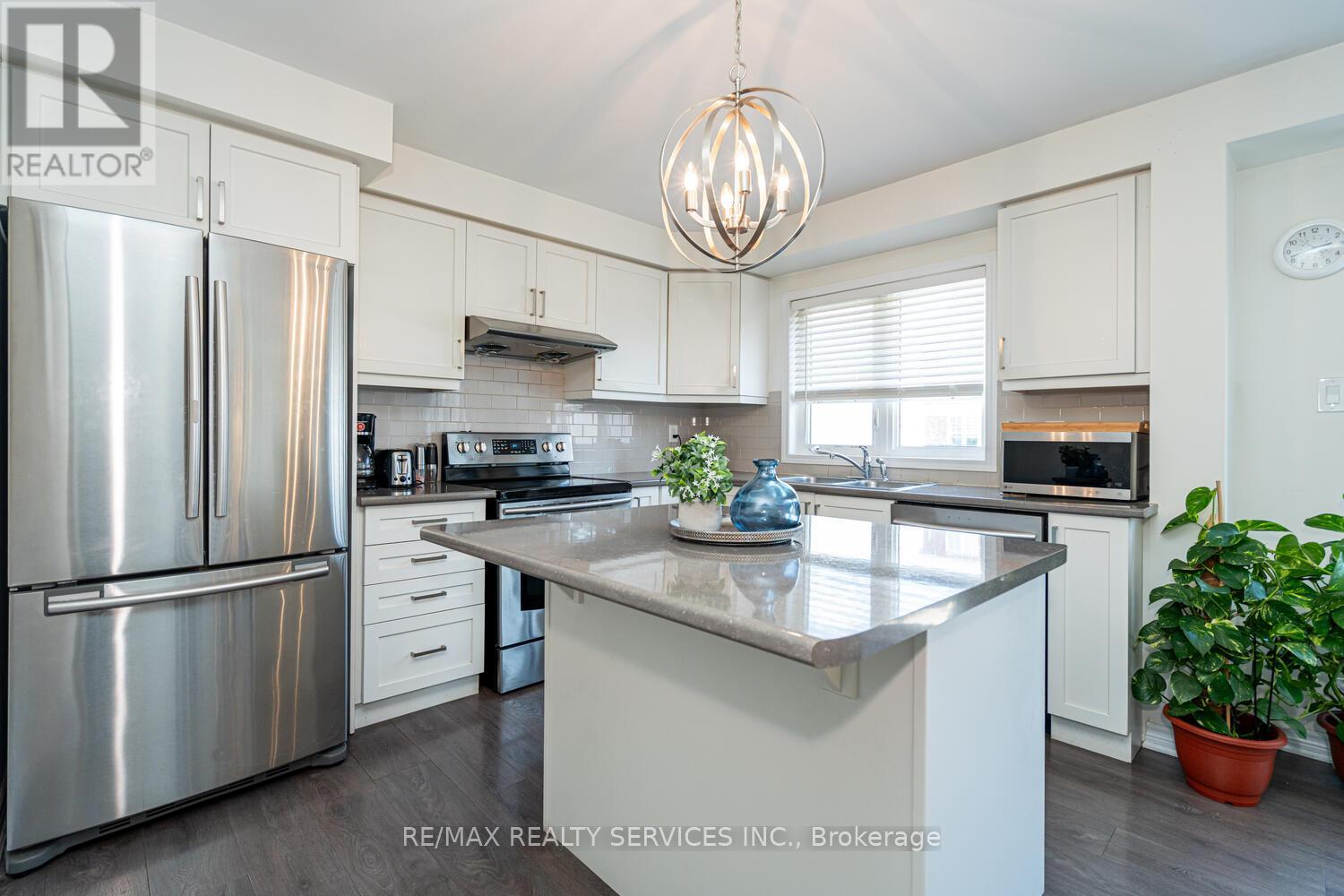 221 Remembrance Road E, Brampton, Ontario  L7A 4P1 - Photo 23 - W12515562