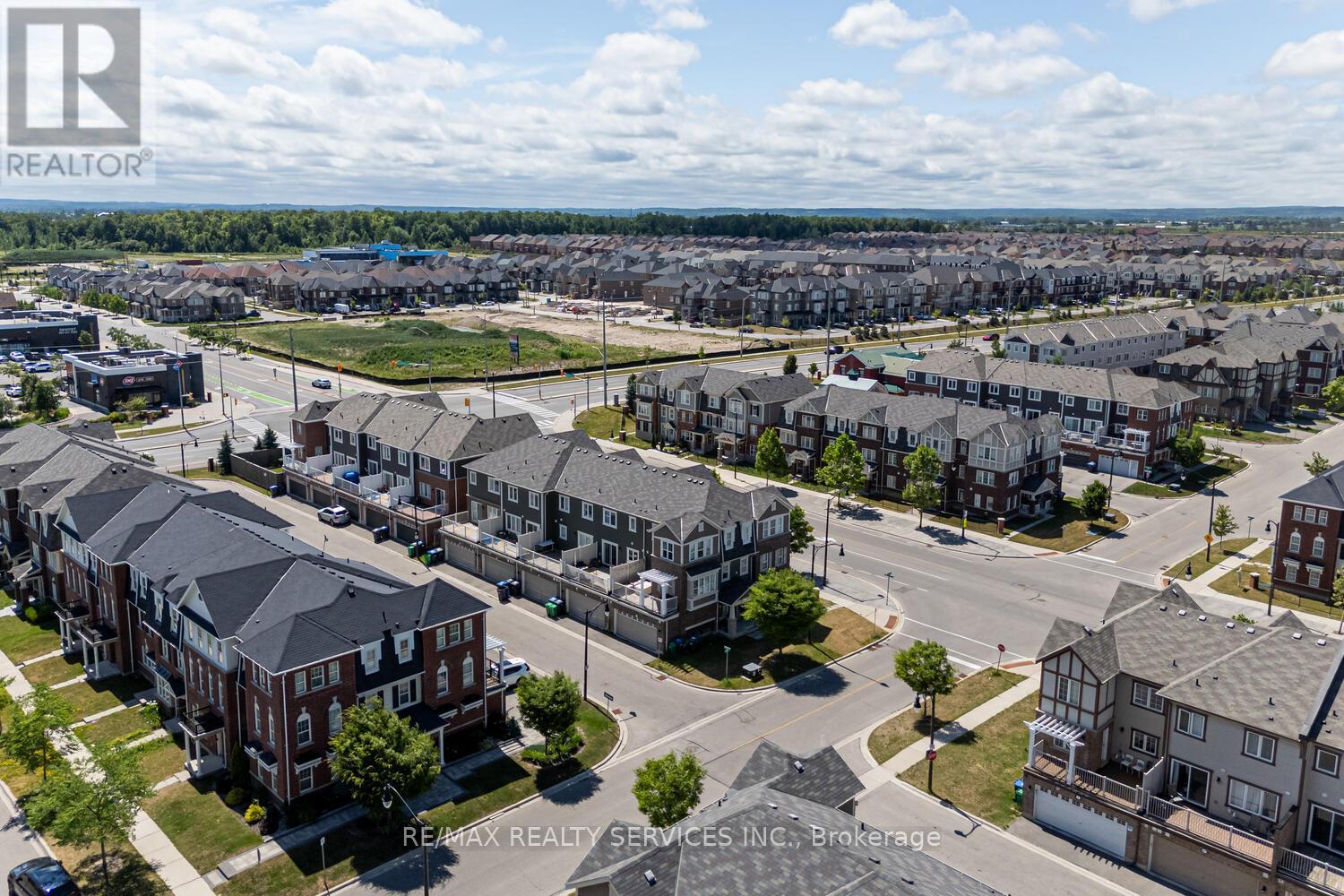 221 Remembrance Road E, Brampton, Ontario  L7A 4P1 - Photo 4 - W12515562