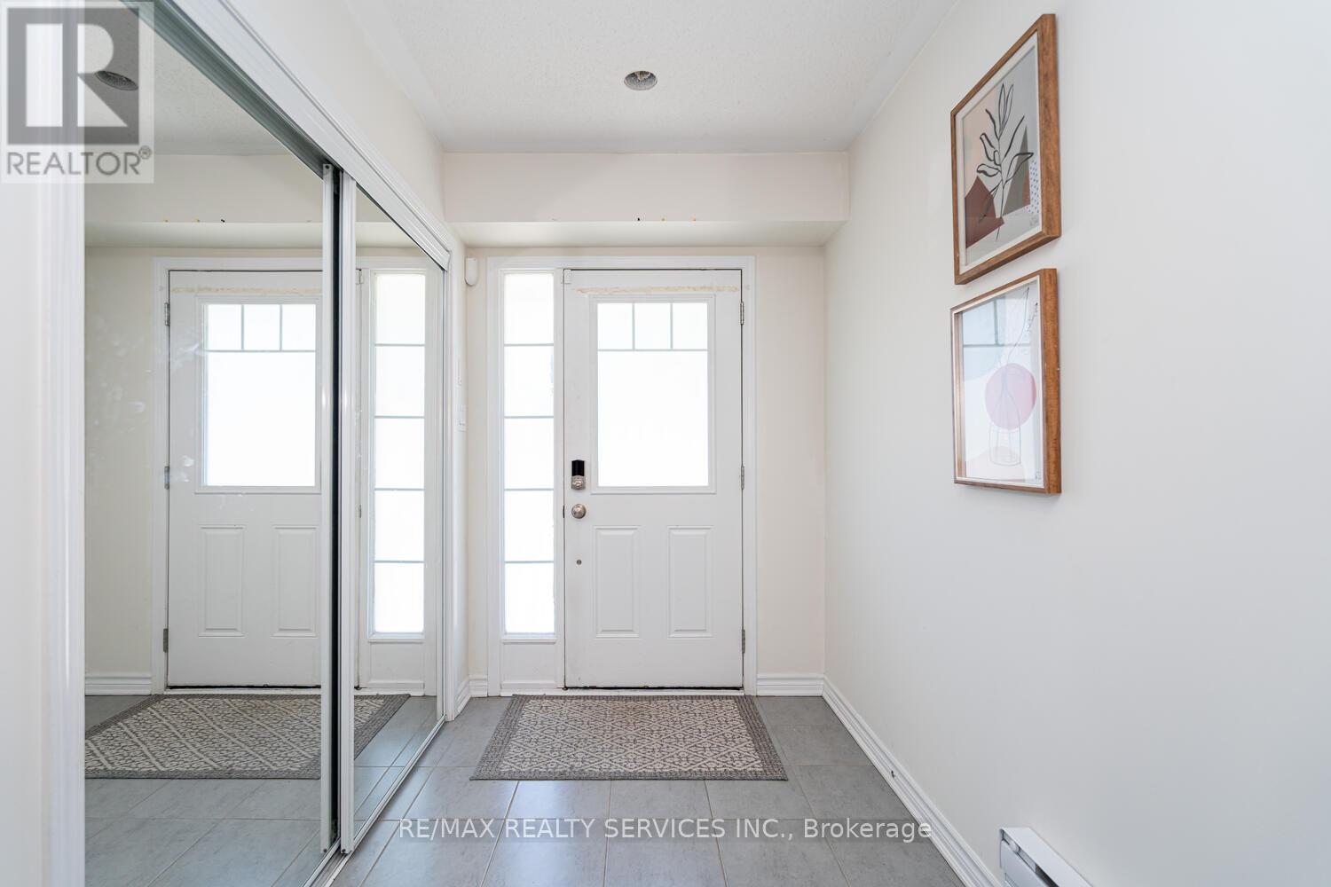 221 Remembrance Road E, Brampton, Ontario  L7A 4P1 - Photo 6 - W12515562