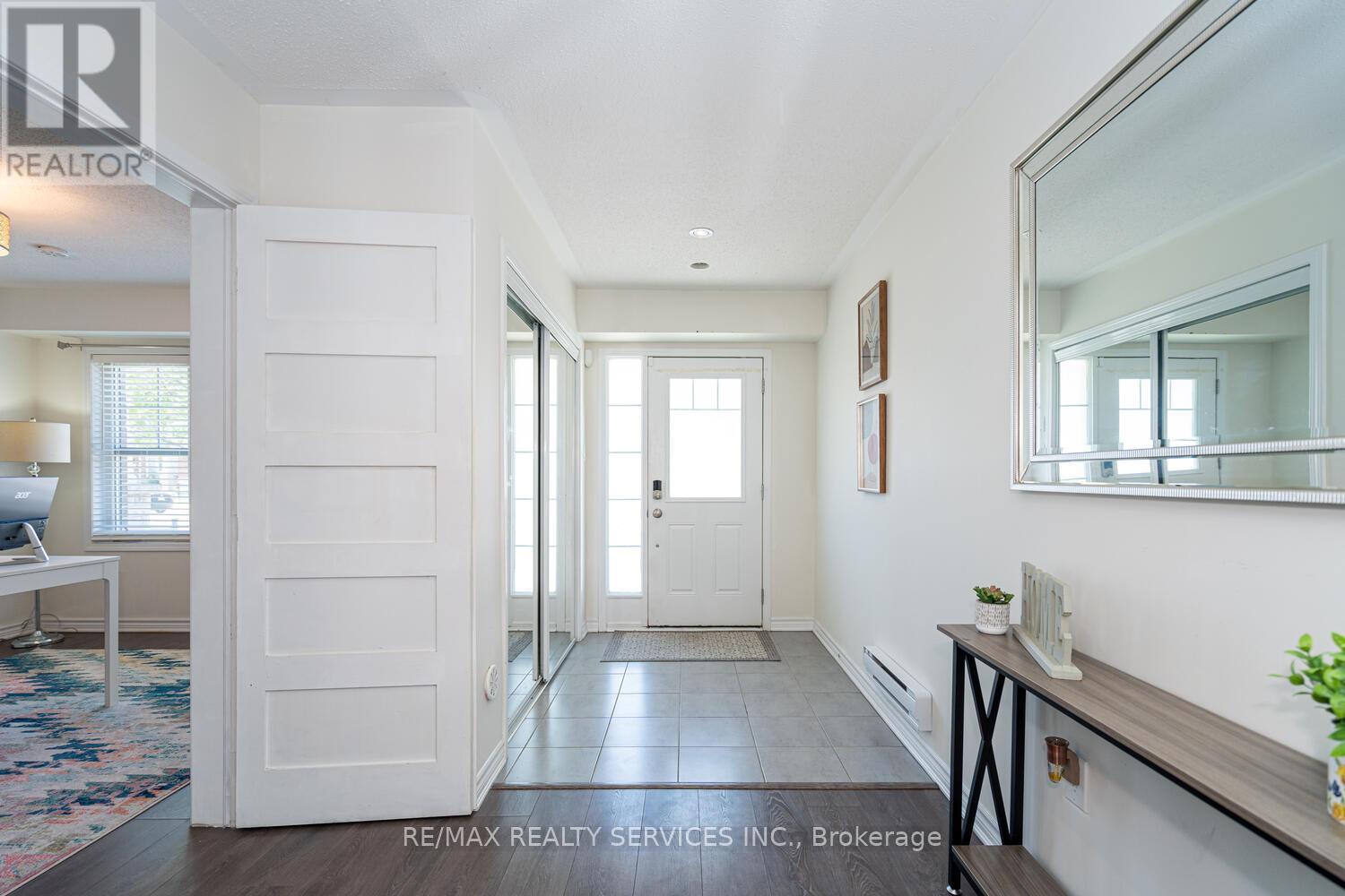 221 Remembrance Road E, Brampton, Ontario  L7A 4P1 - Photo 7 - W12515562